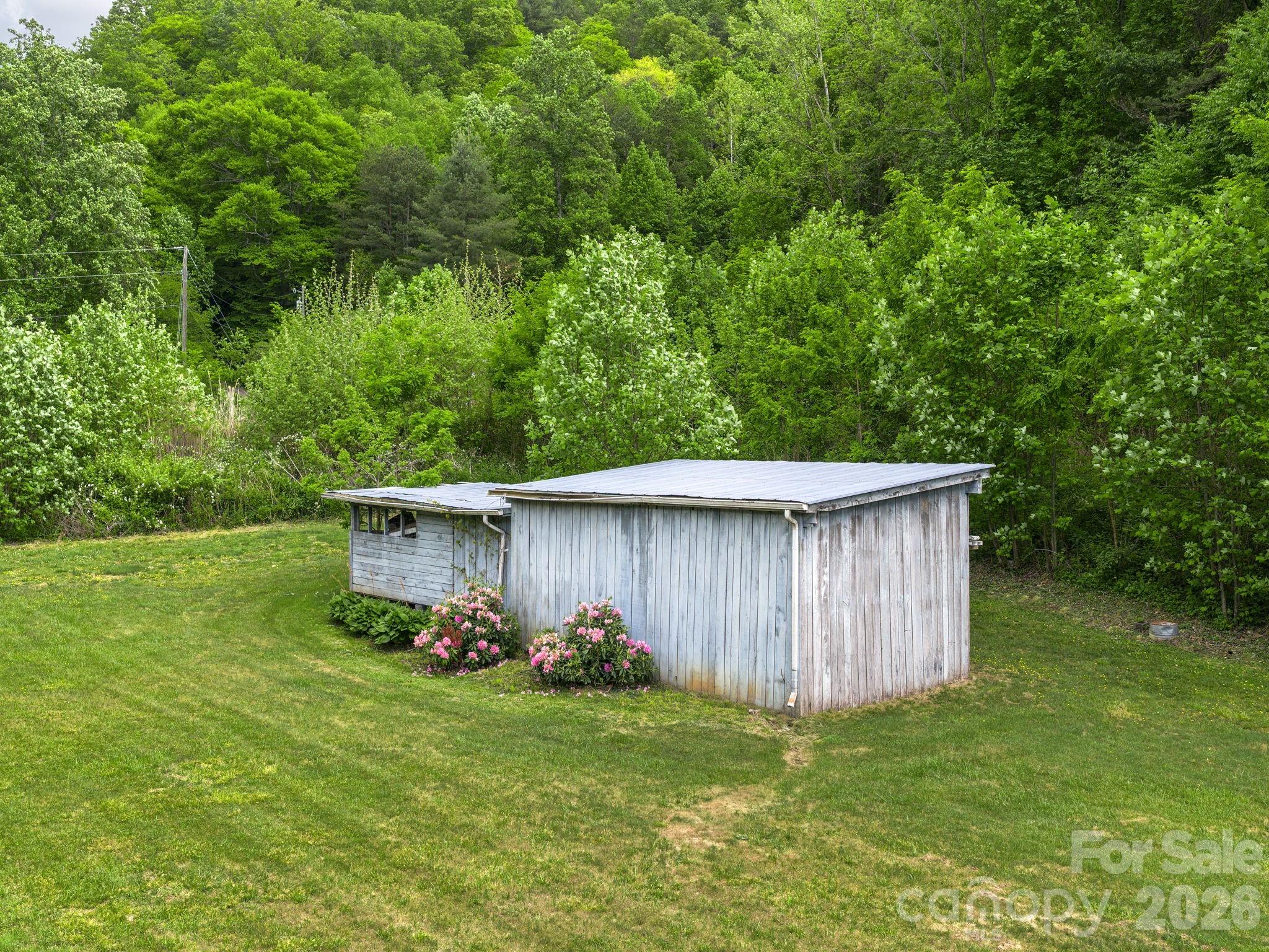 379 N Fork Road — Barnardsville