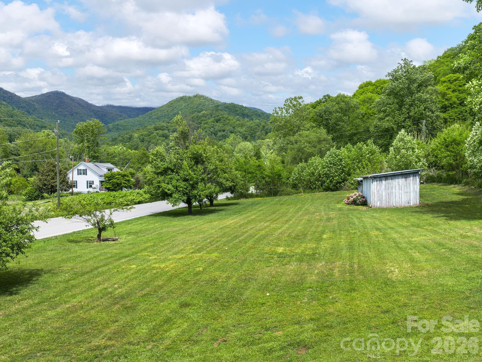 379 N Fork Road — Barnardsville