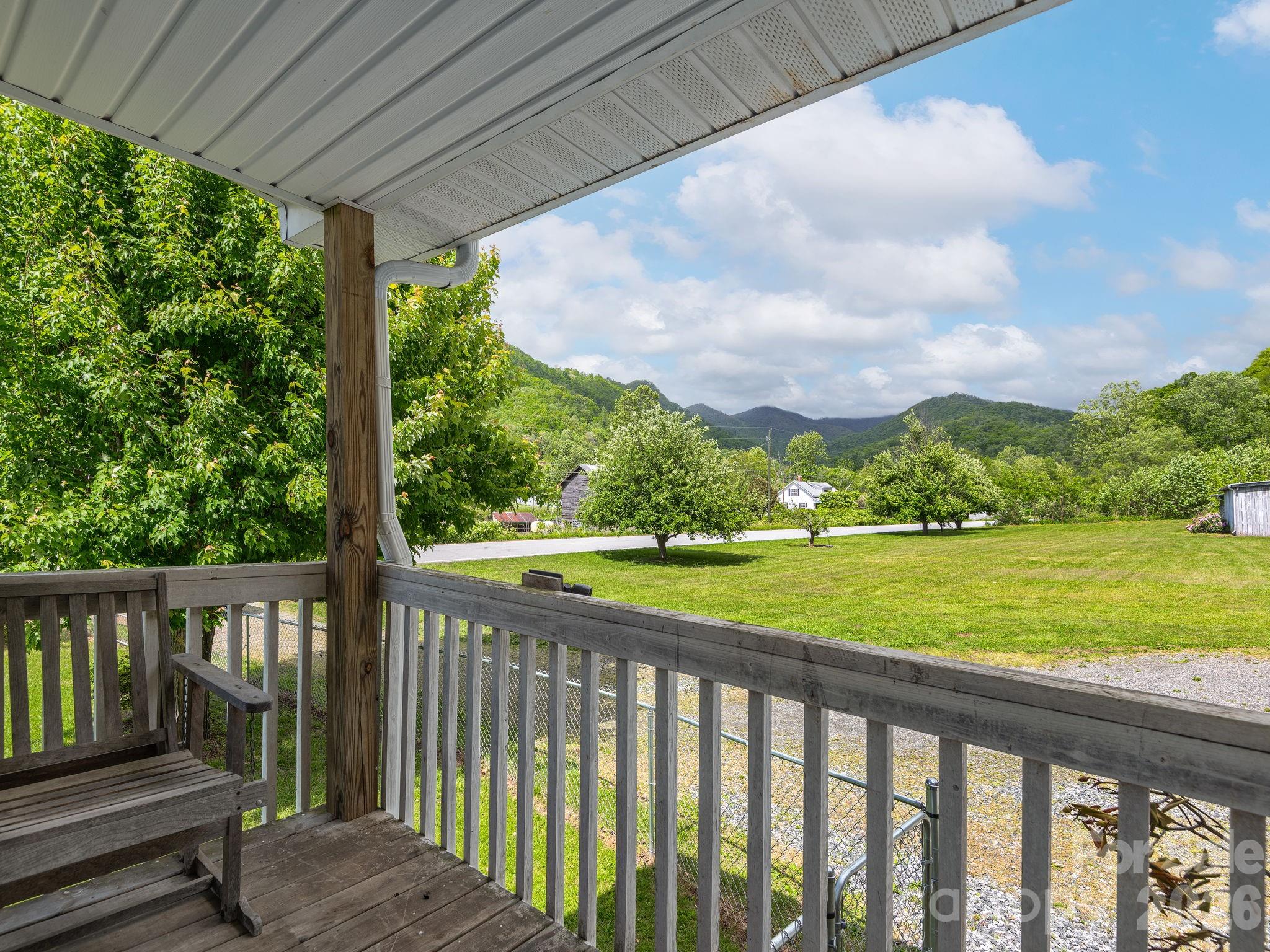379 N Fork Road — Barnardsville