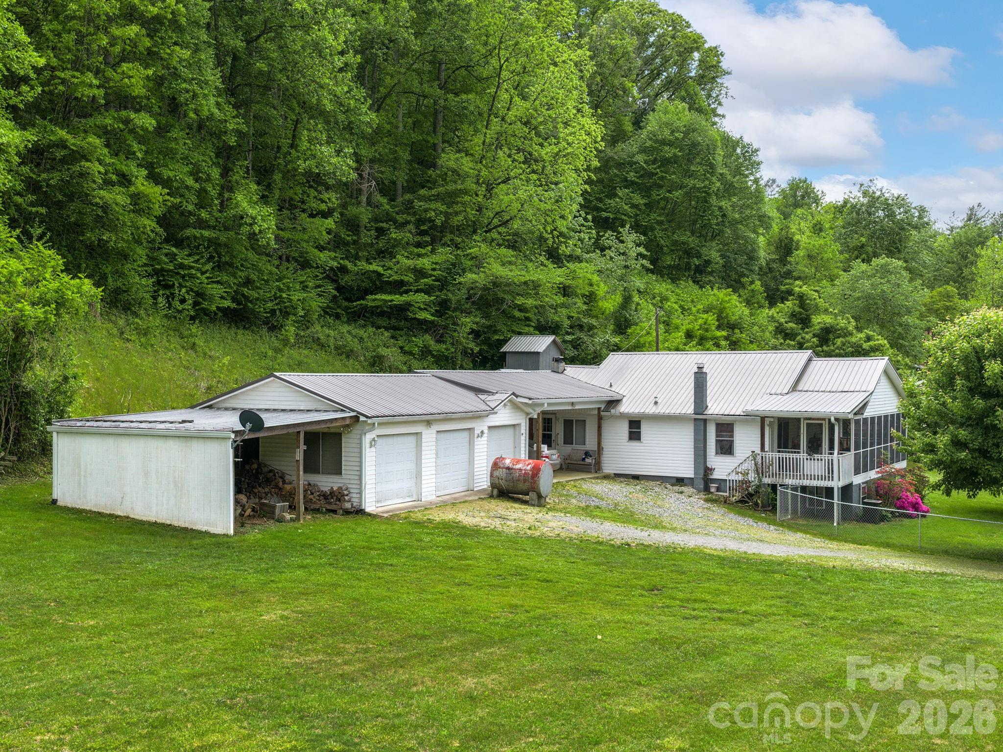 379 N Fork Road — Barnardsville