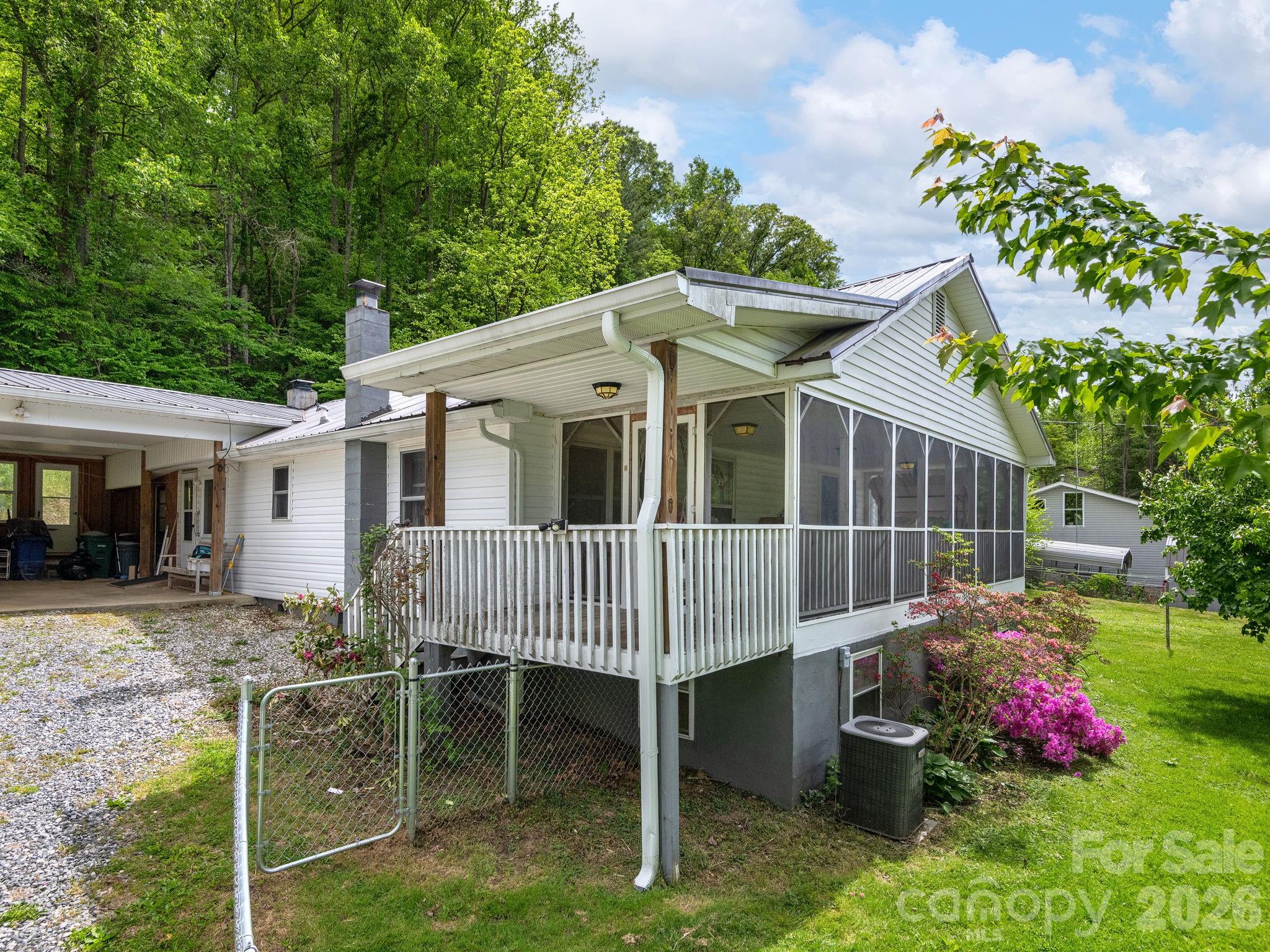 379 N Fork Road — Barnardsville