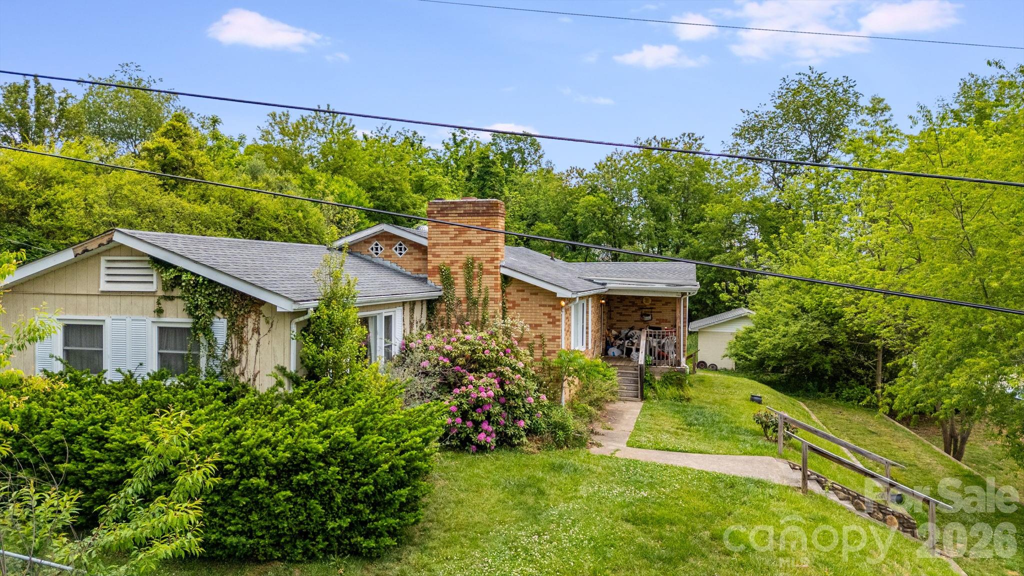 48 Ellen Avenue — Canton