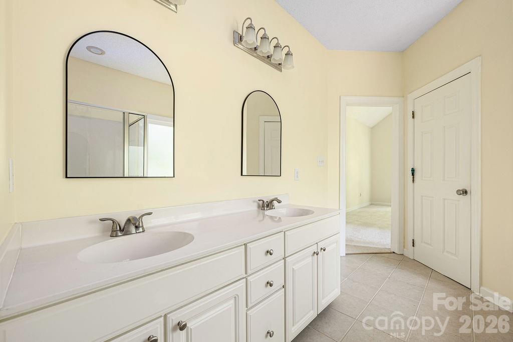 5217 Fairvista Drive — Charlotte