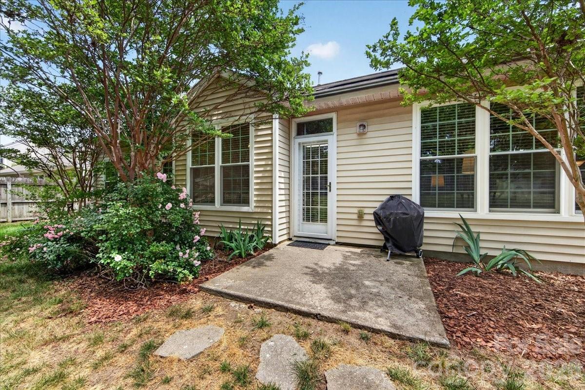 16046 Stuarts Draft Court — Charlotte