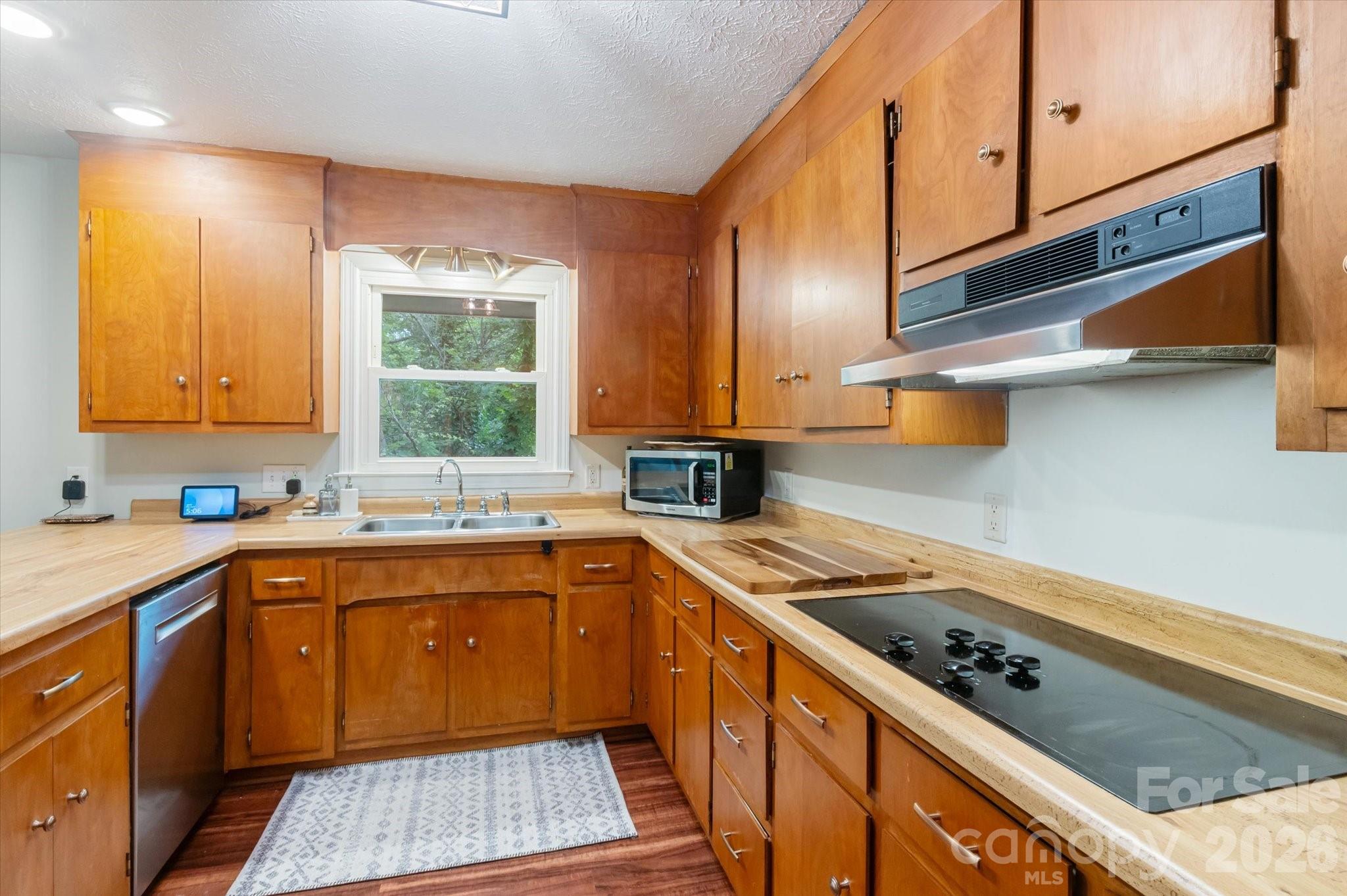 132 E Whisperwood Circle — Hendersonville