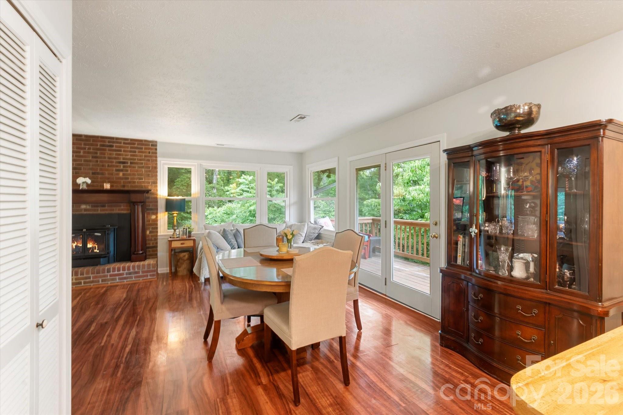 132 E Whisperwood Circle — Hendersonville