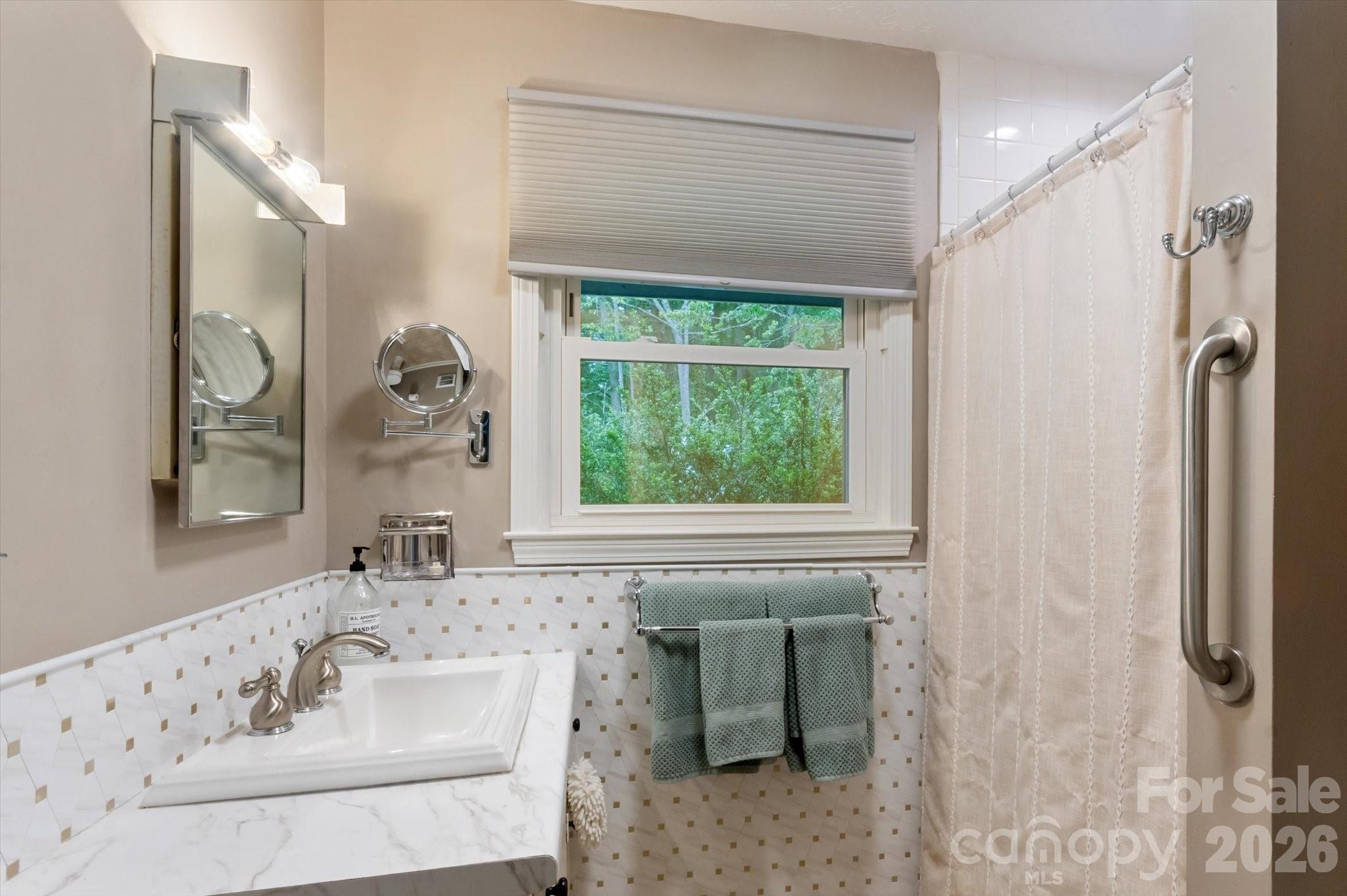 132 E Whisperwood Circle — Hendersonville