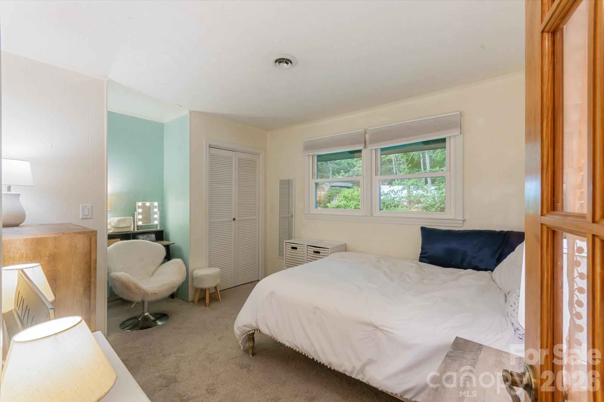 132 E Whisperwood Circle — Hendersonville