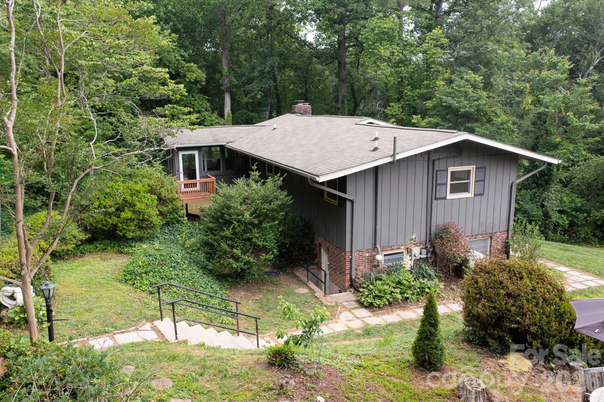 132 E Whisperwood Circle — Hendersonville