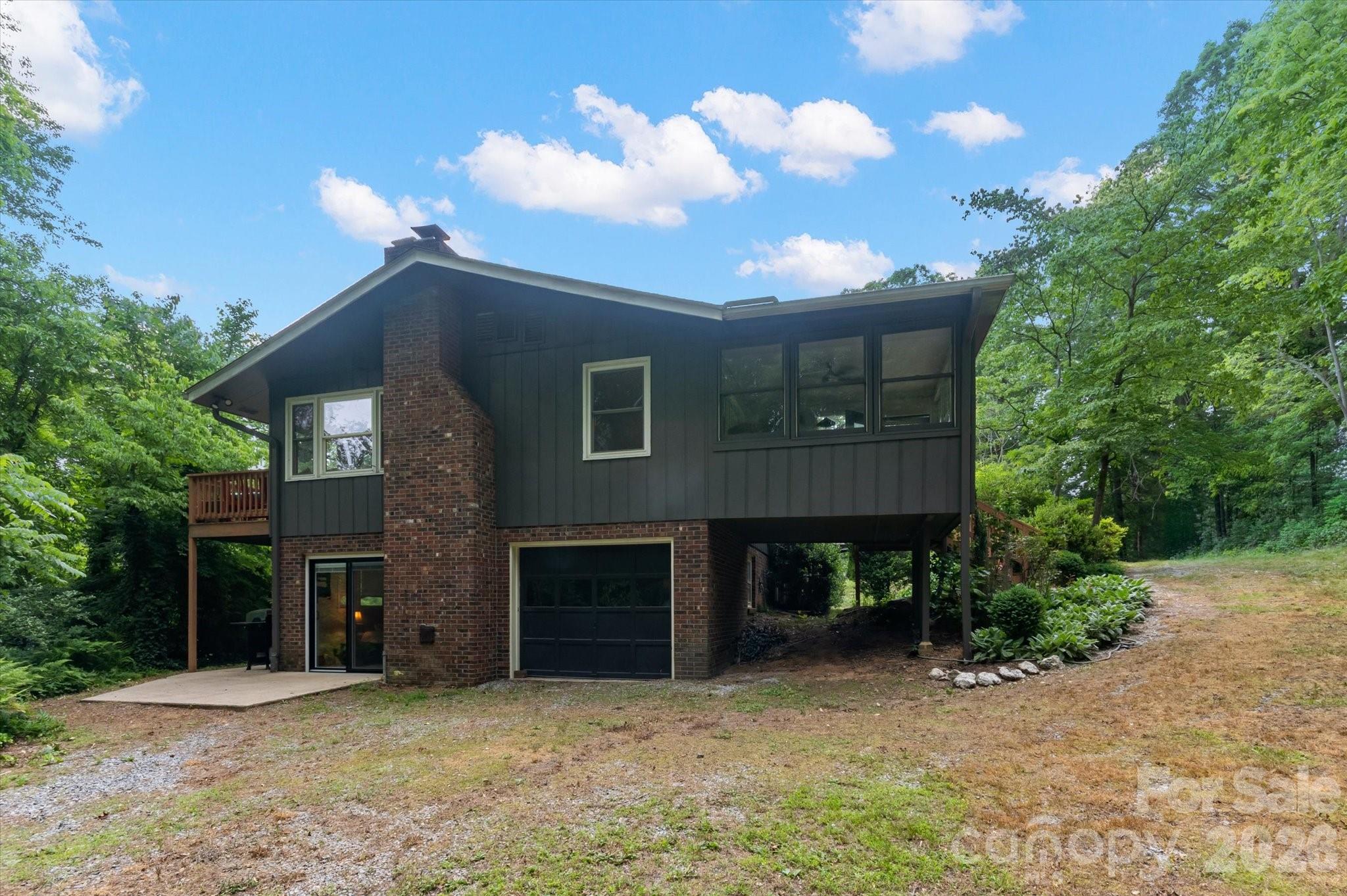 132 E Whisperwood Circle — Hendersonville