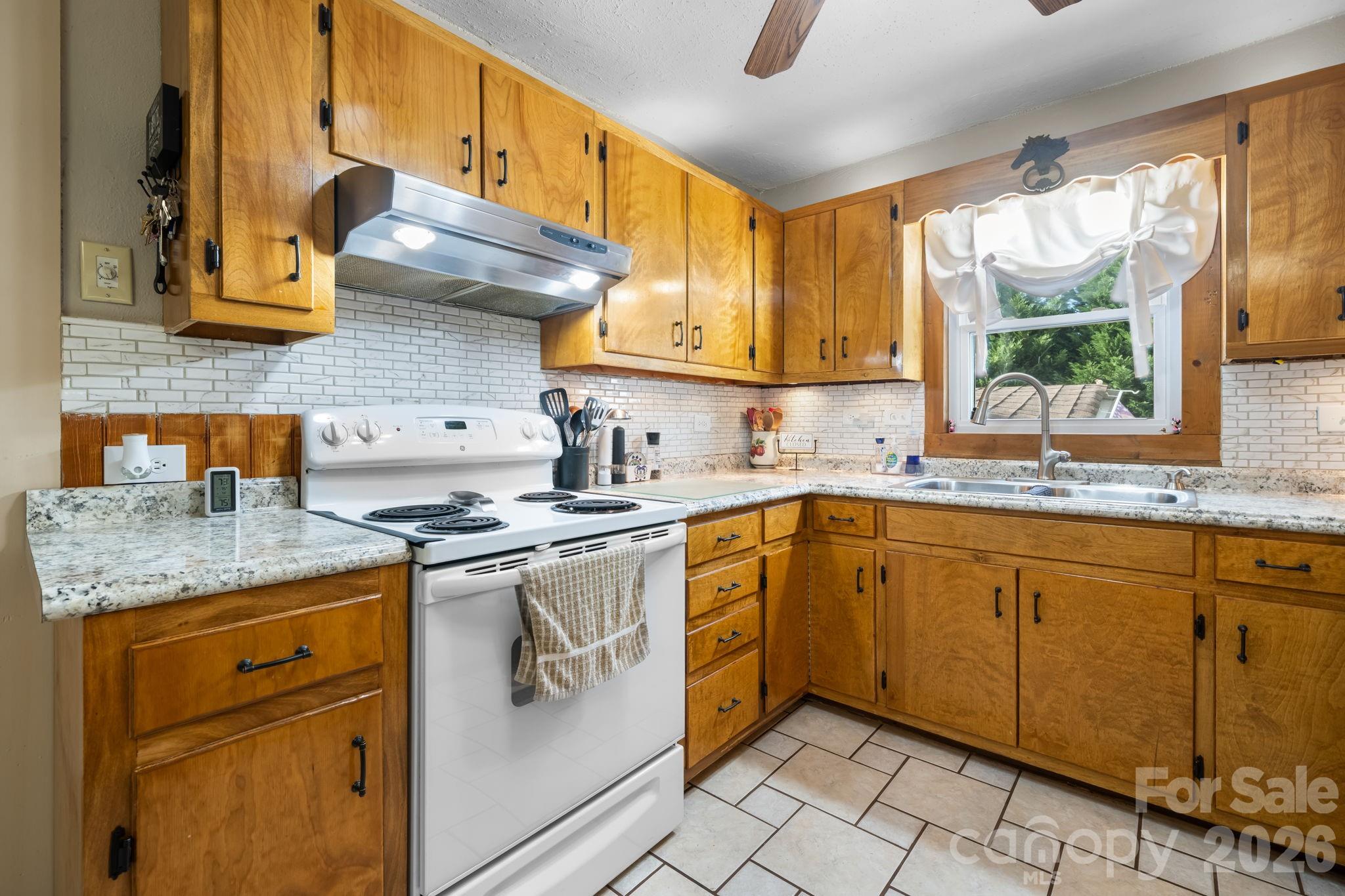 2582 Startown Road — Newton