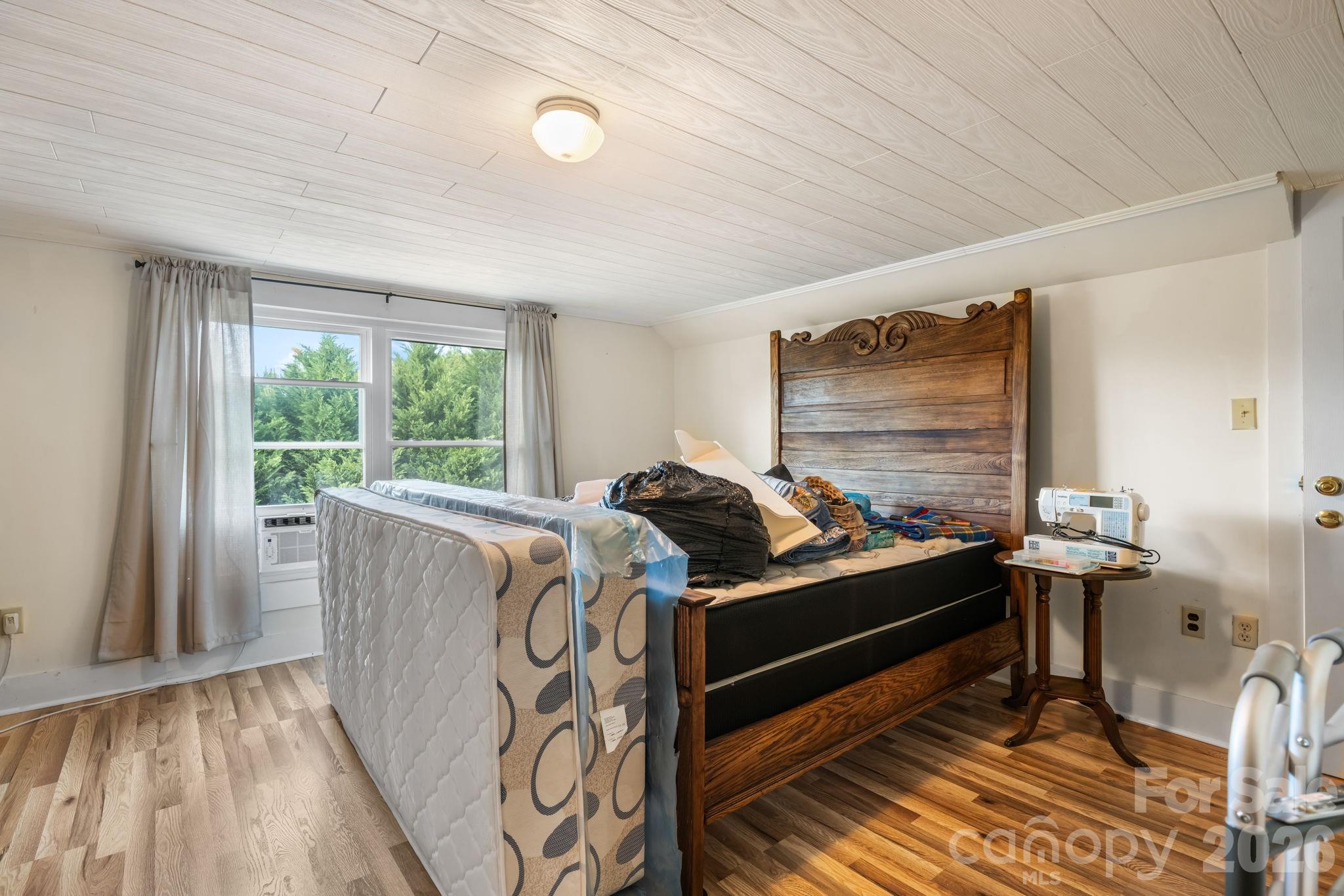 2582 Startown Road — Newton
