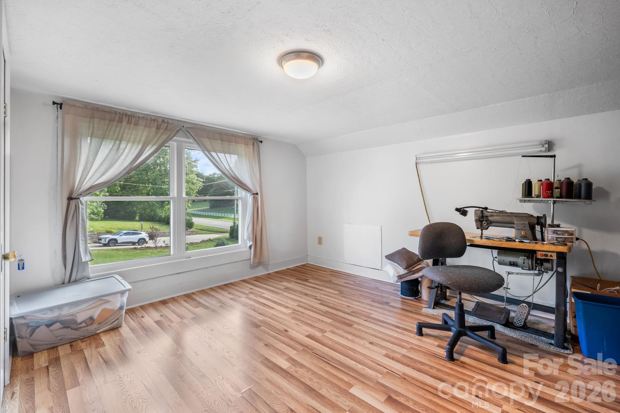 2582 Startown Road — Newton