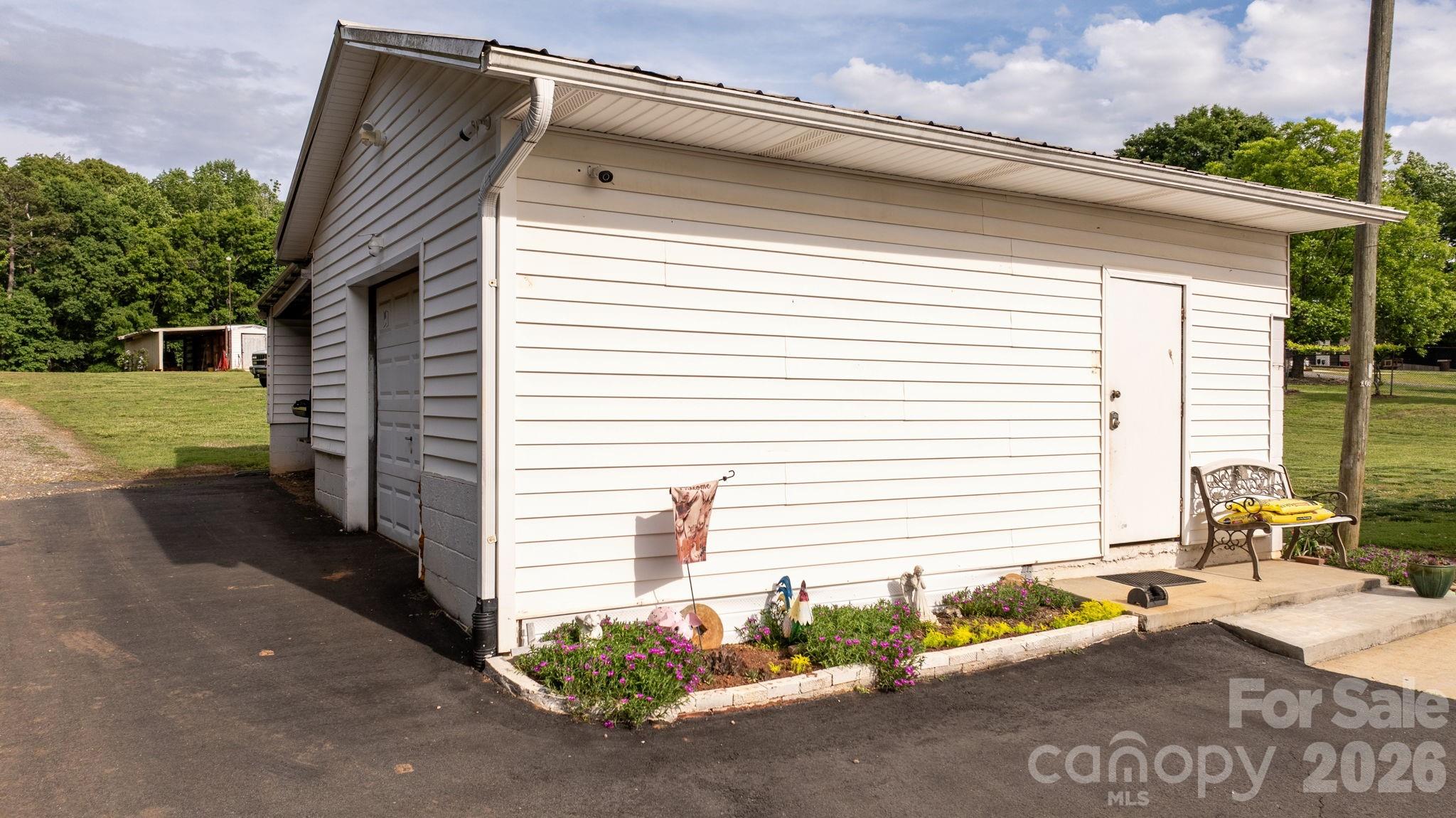 2582 Startown Road — Newton