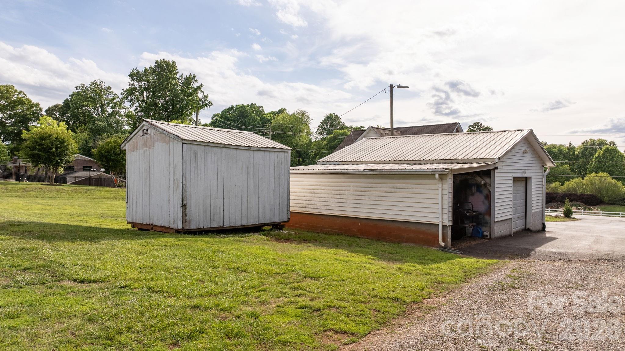 2582 Startown Road — Newton