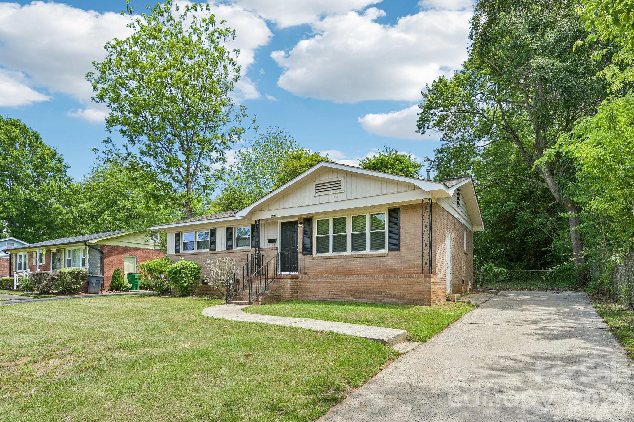 3935 Crestridge Drive — Charlotte