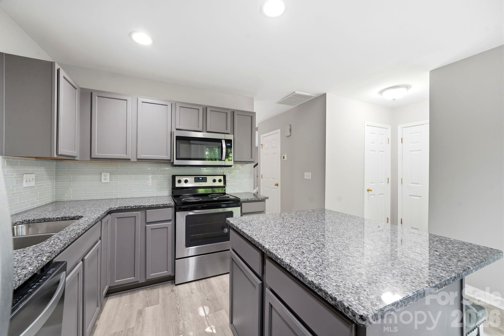 687 Rock Lake Glen — Fort Mill