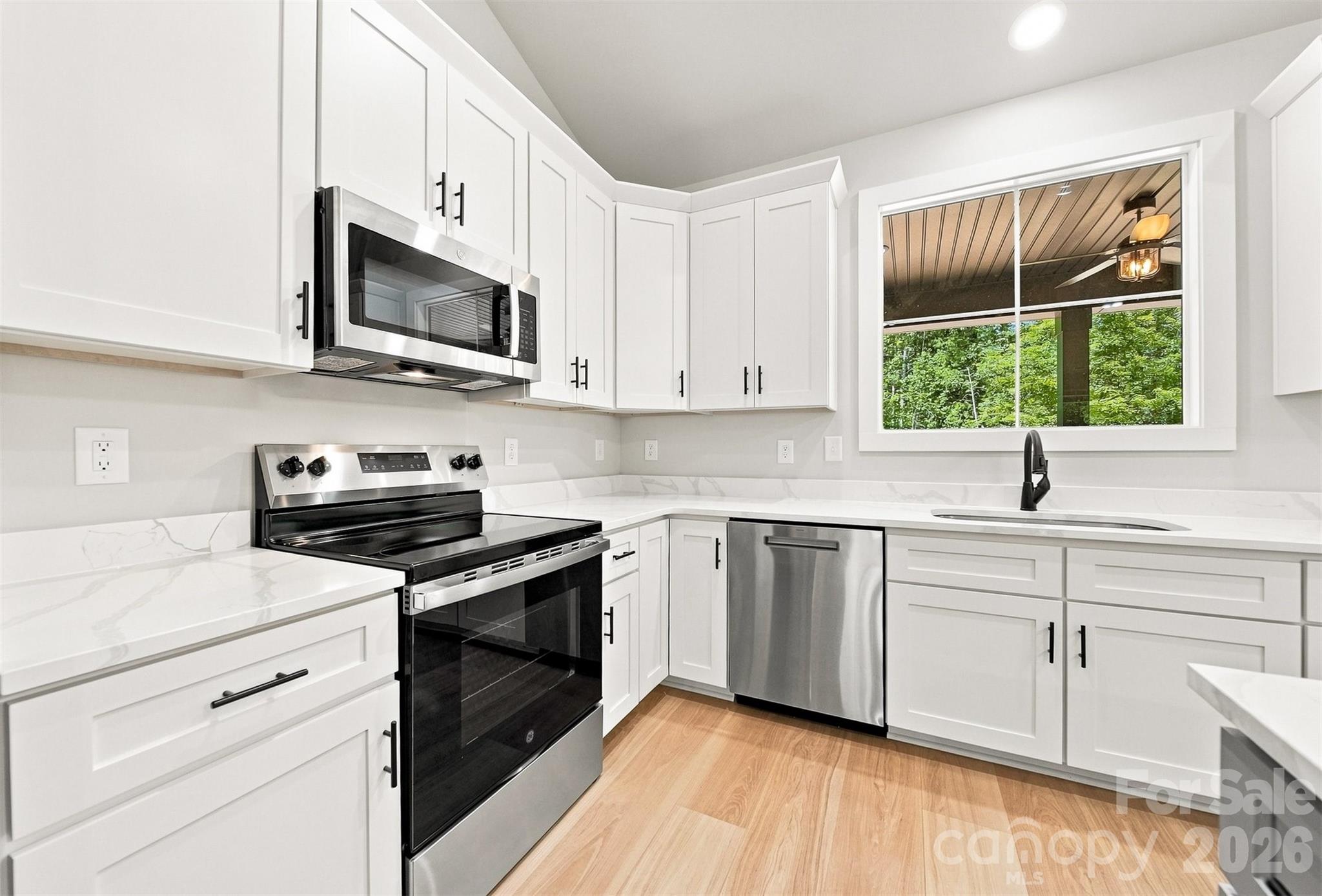 2435 Kimberly Avenue — Morganton