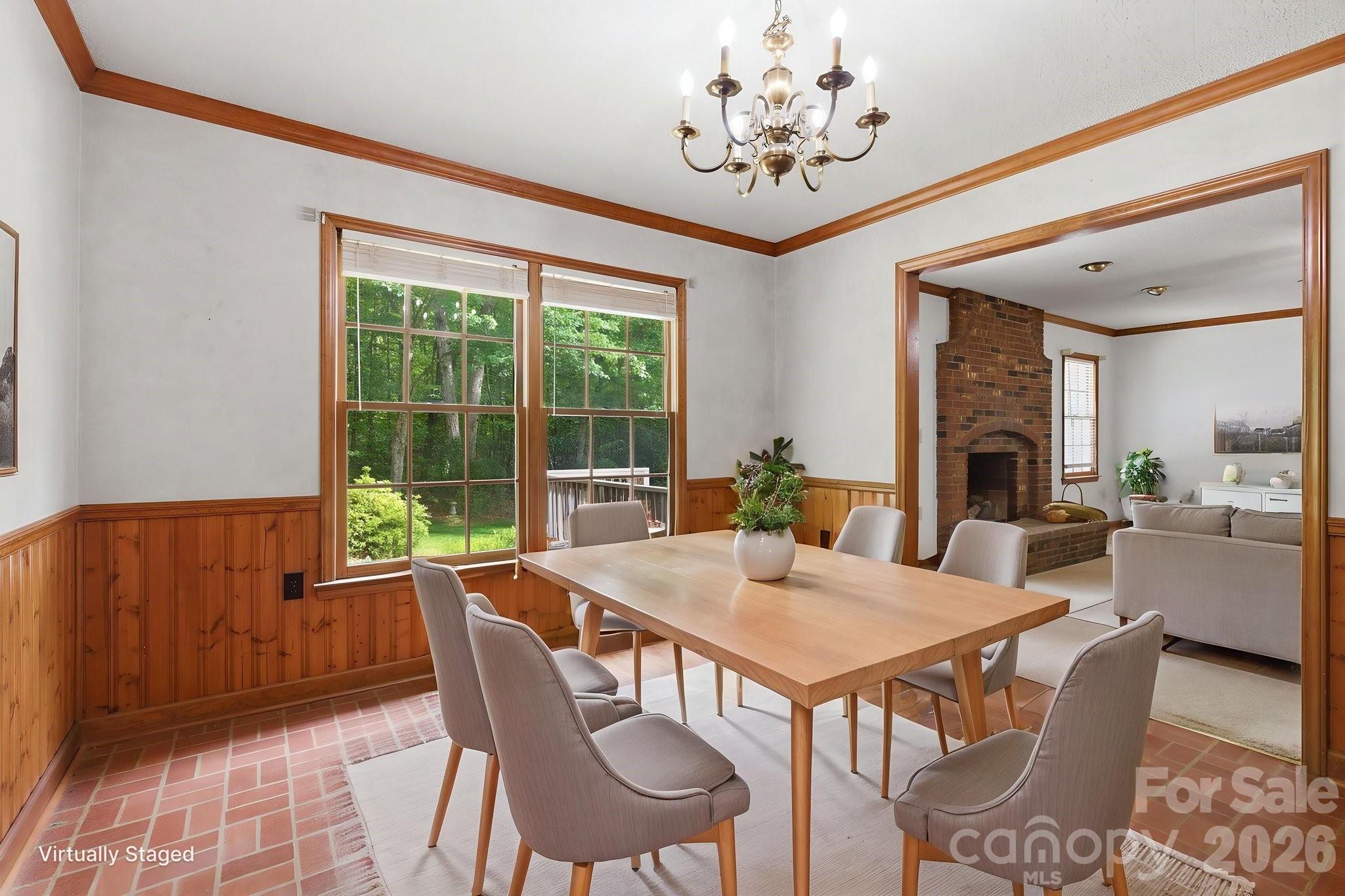 4804 Elmhurst Drive NE — Hickory