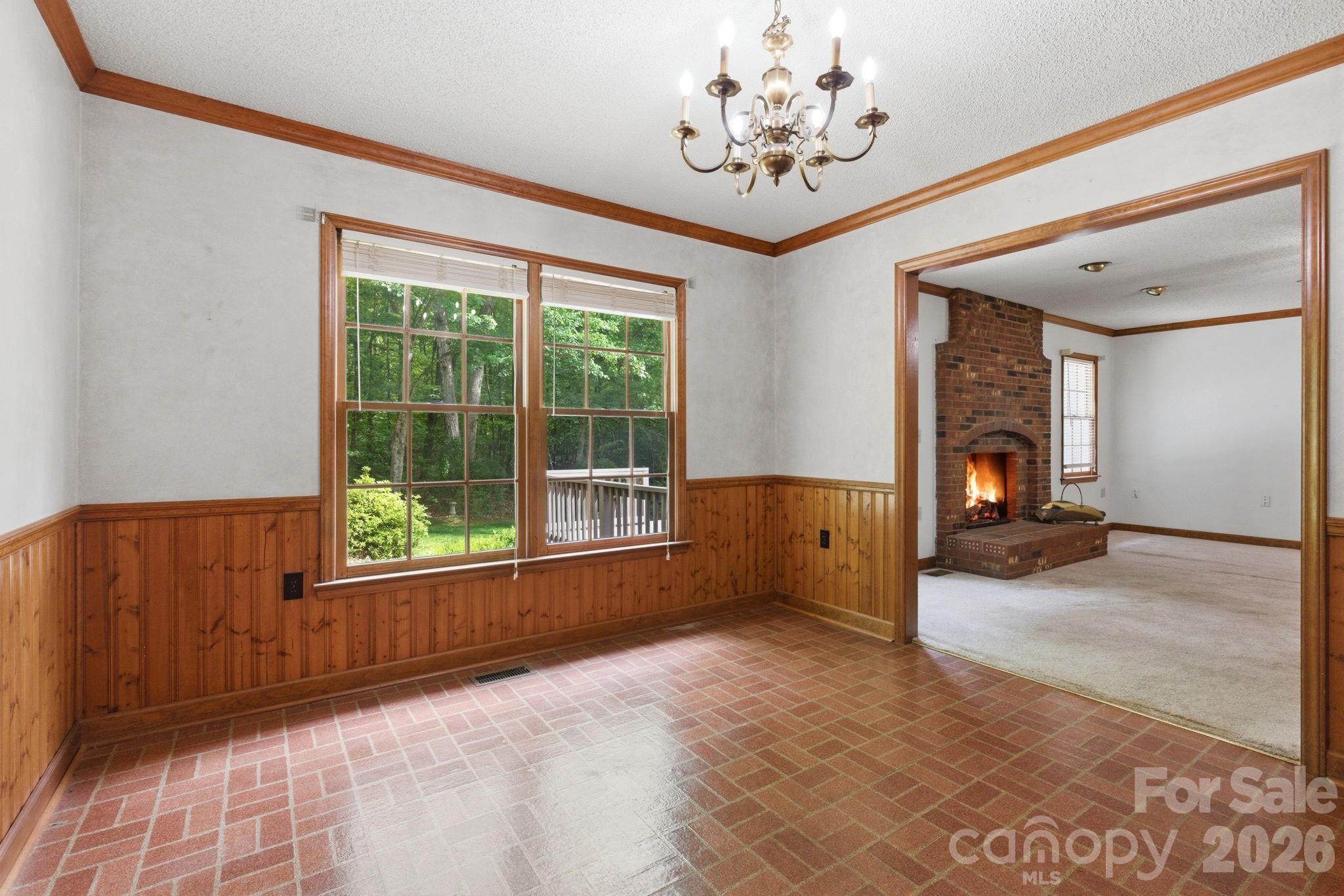 4804 Elmhurst Drive NE — Hickory