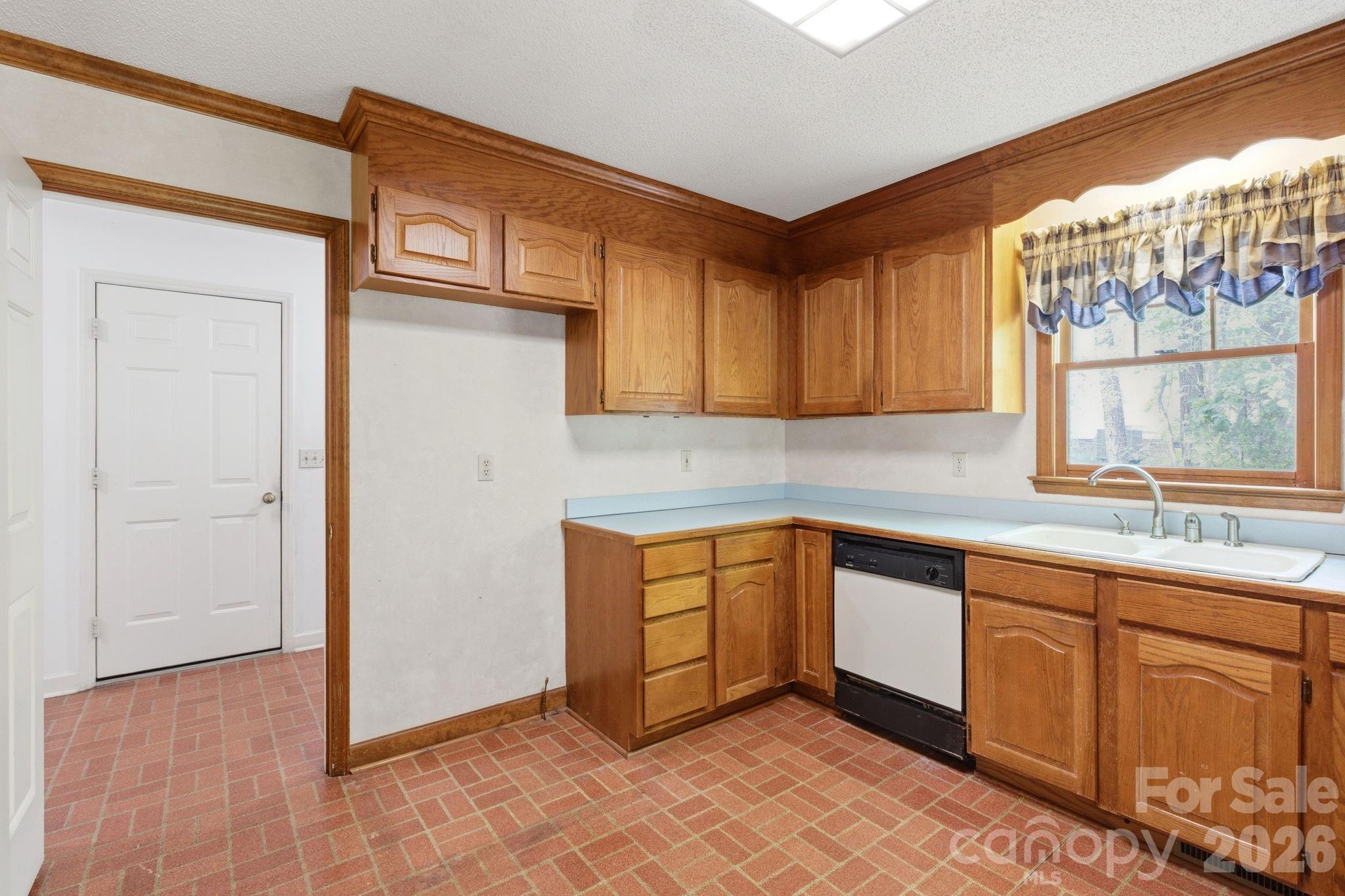 4804 Elmhurst Drive NE — Hickory