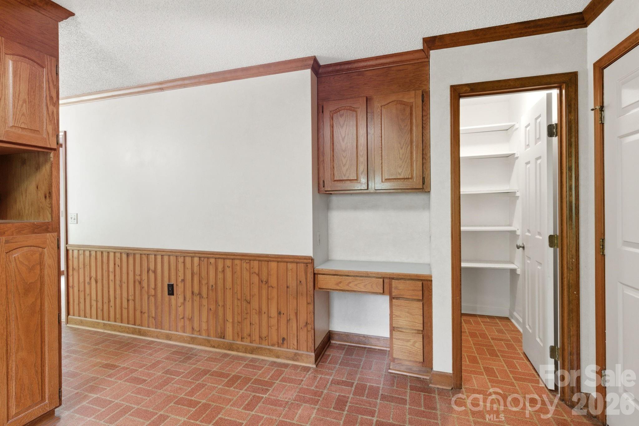 4804 Elmhurst Drive NE — Hickory