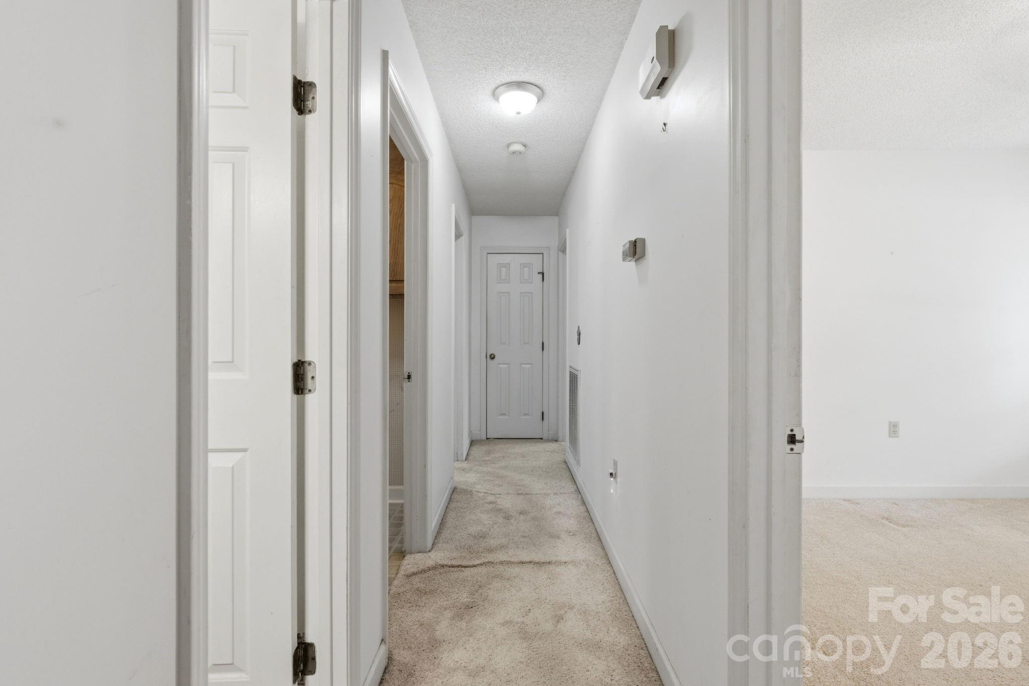 4804 Elmhurst Drive NE — Hickory