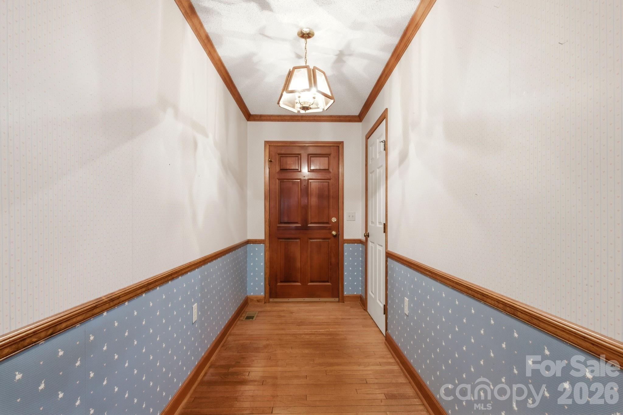 4804 Elmhurst Drive NE — Hickory