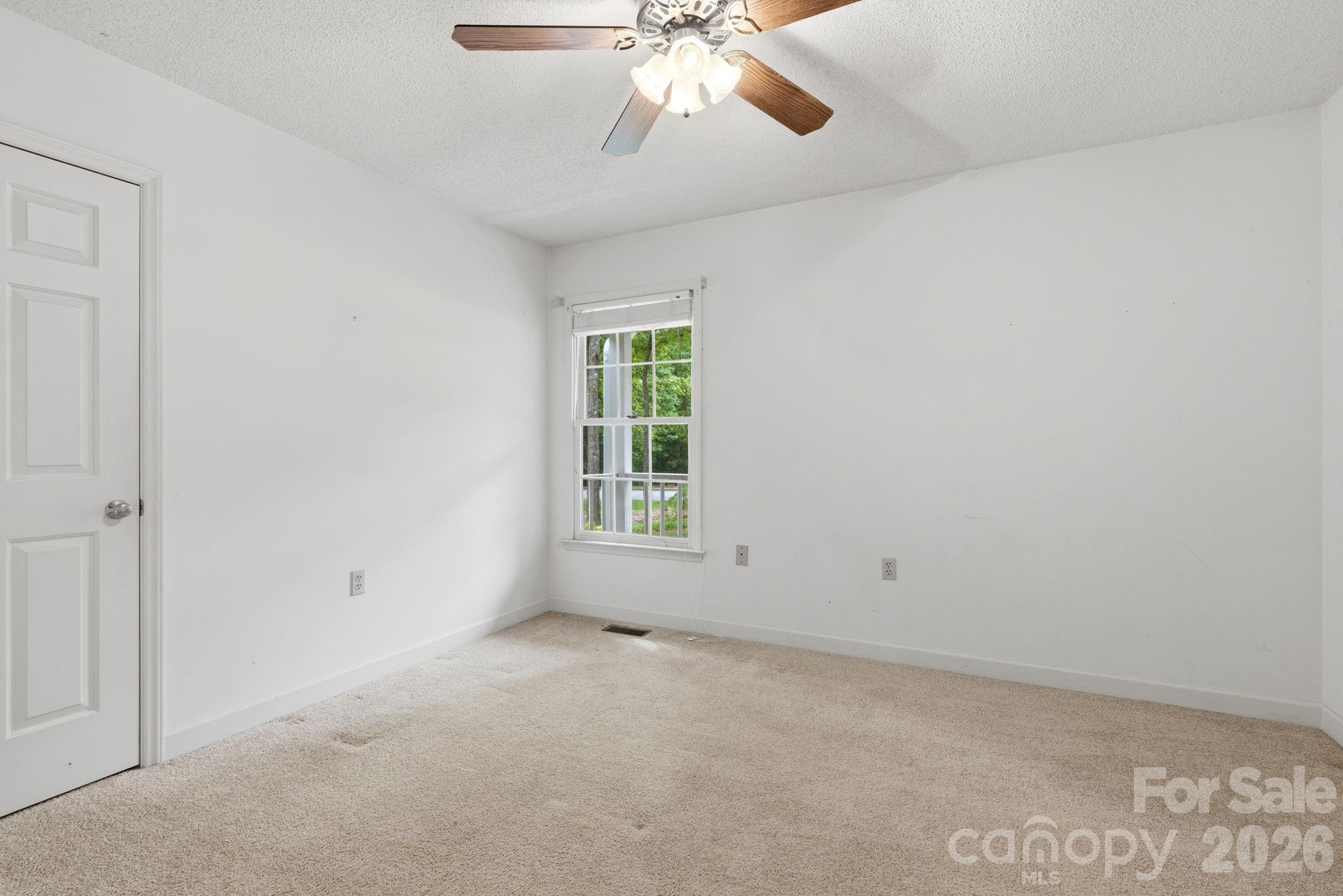 4804 Elmhurst Drive NE — Hickory