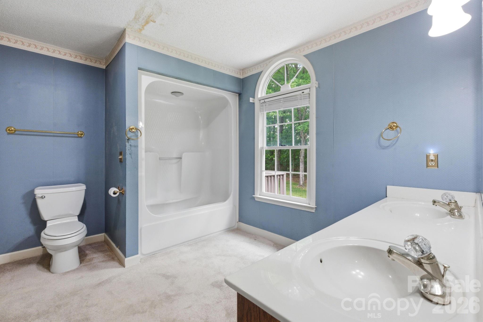 4804 Elmhurst Drive NE — Hickory