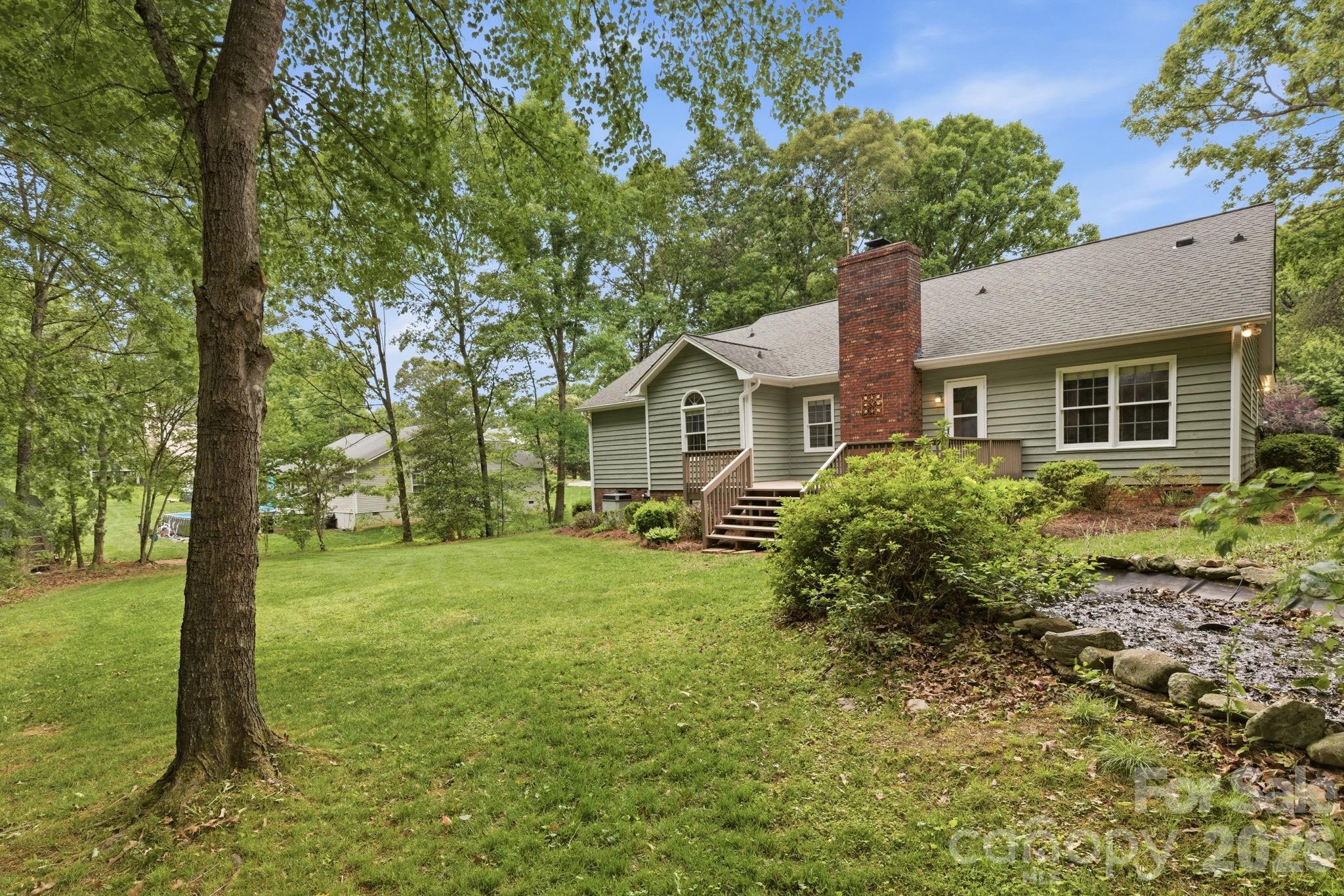 4804 Elmhurst Drive NE — Hickory