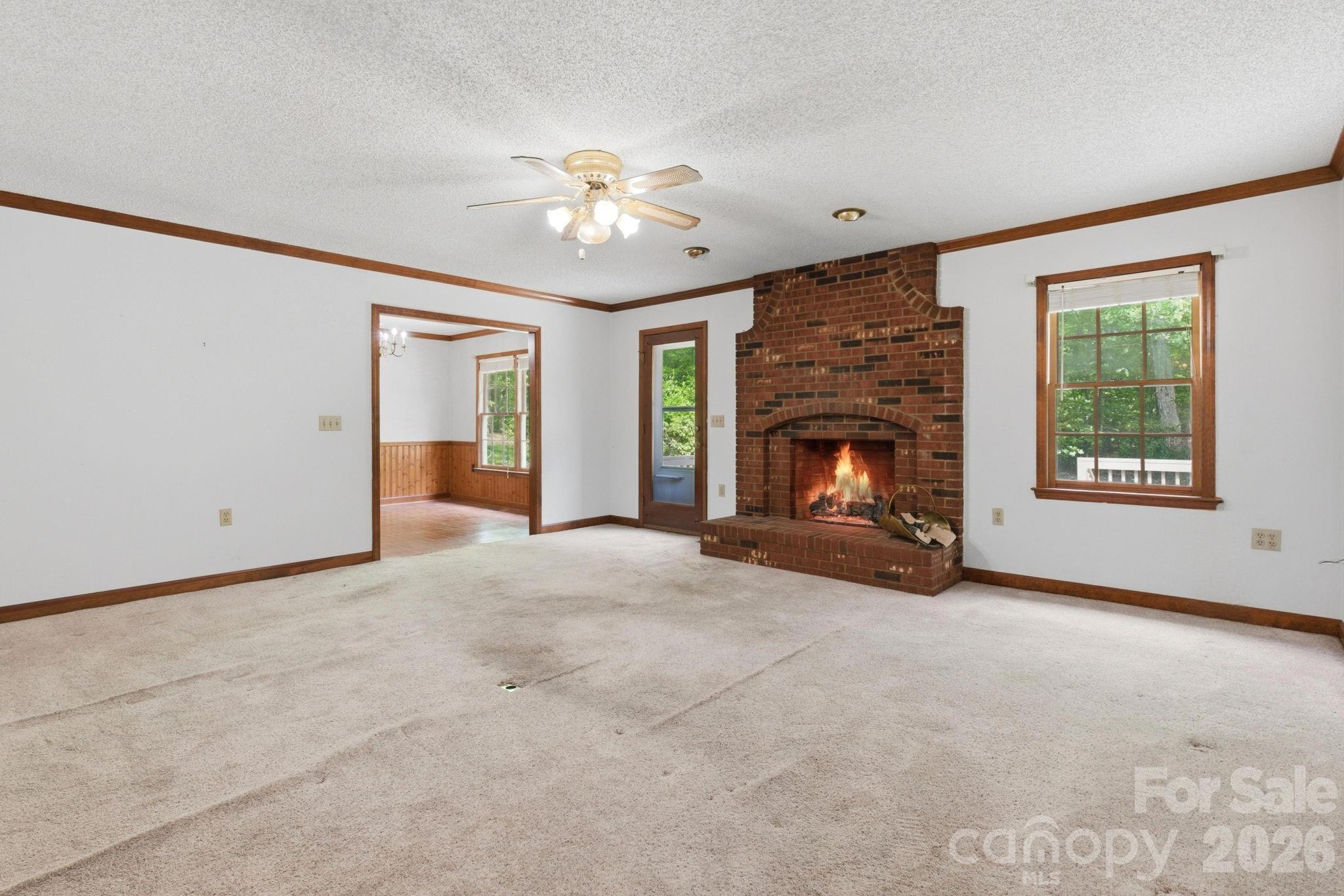 4804 Elmhurst Drive NE — Hickory