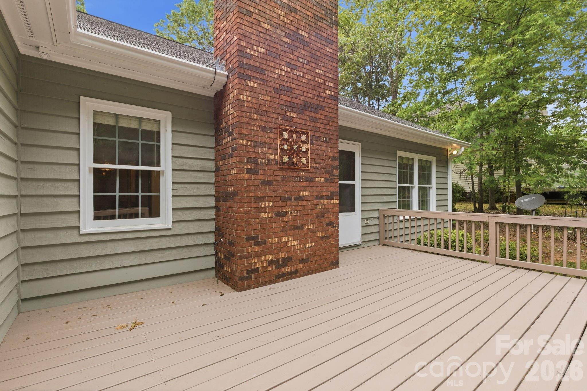 4804 Elmhurst Drive NE — Hickory