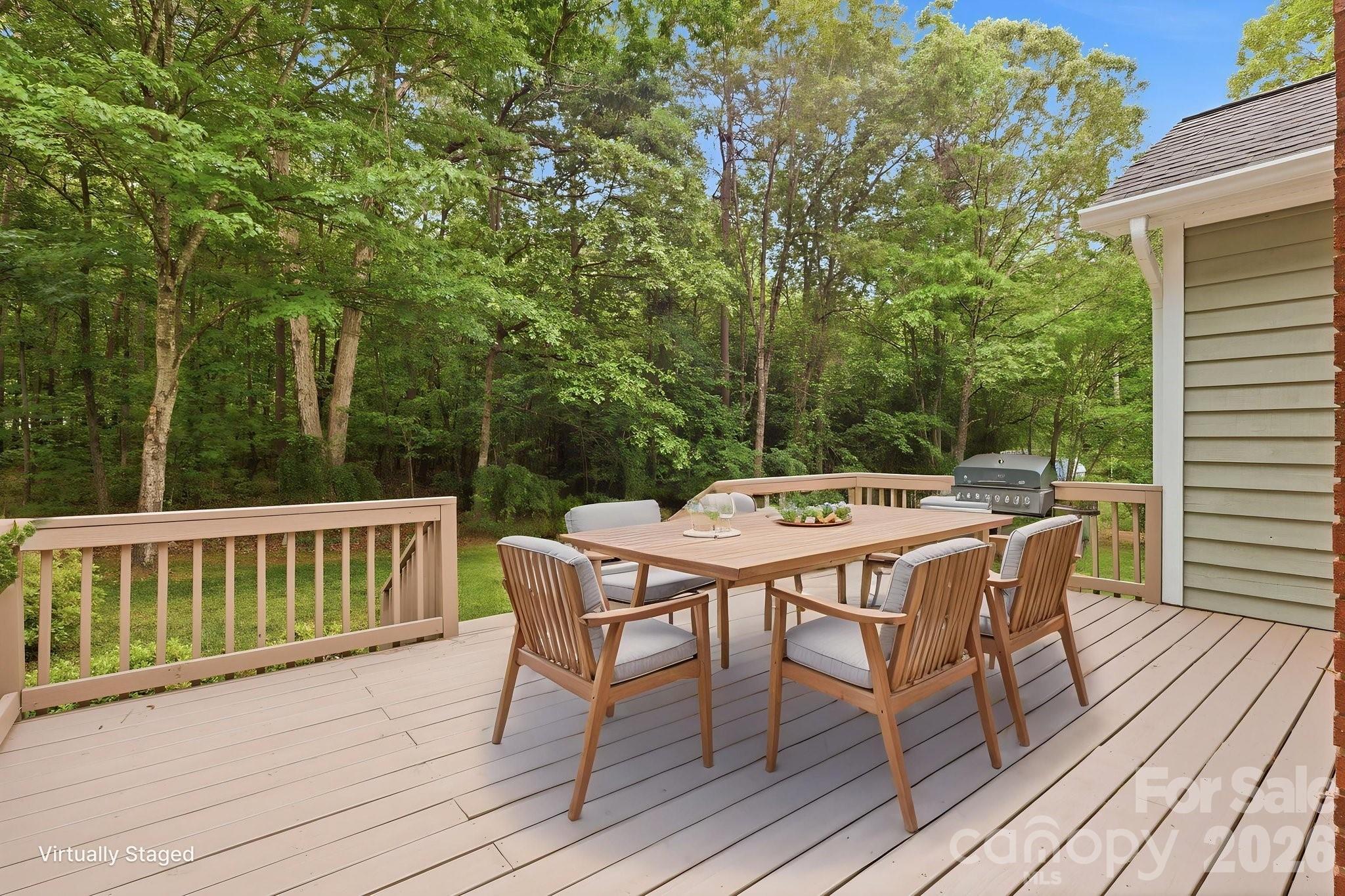 4804 Elmhurst Drive NE — Hickory
