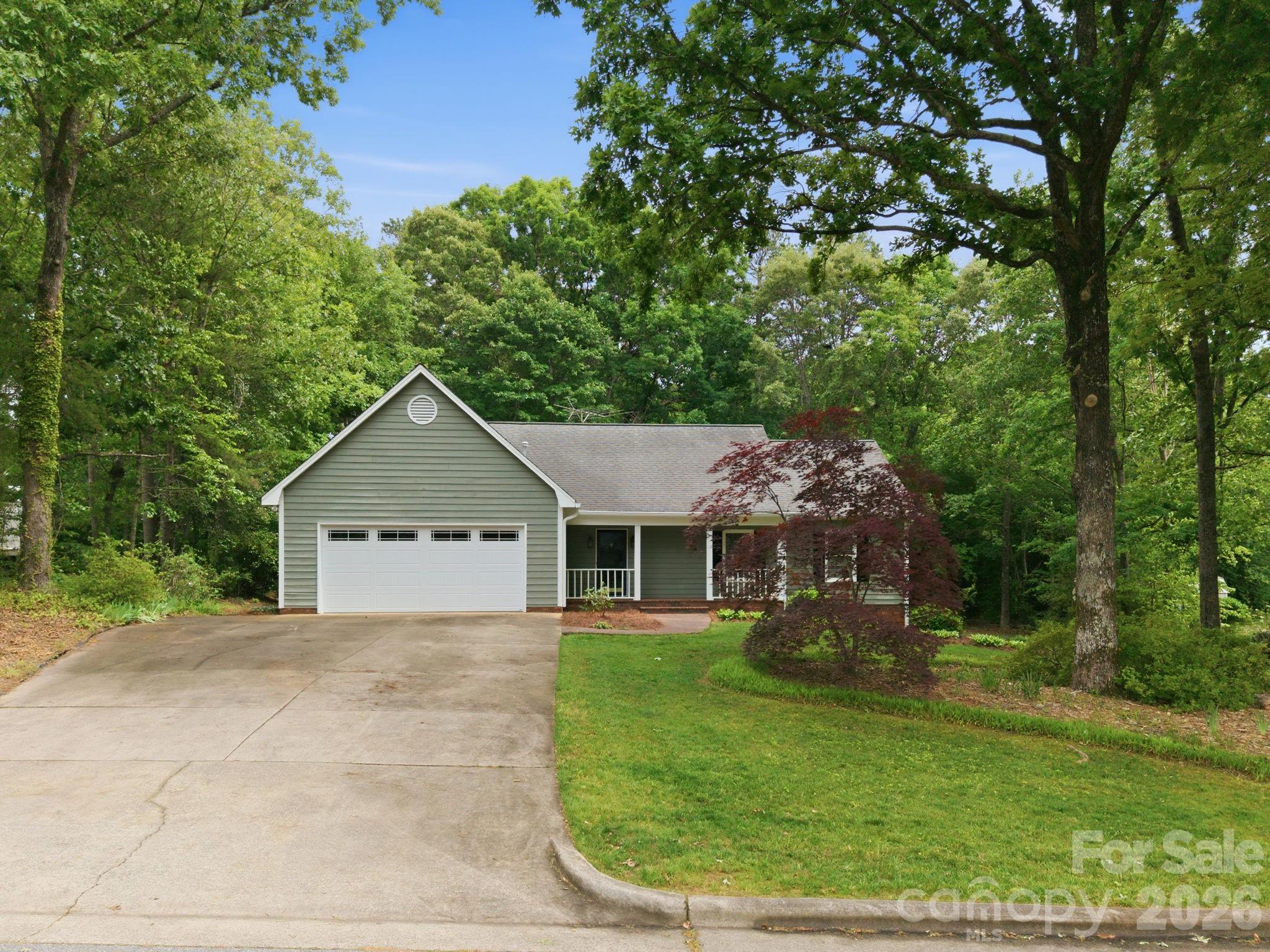 4804 Elmhurst Drive NE — Hickory