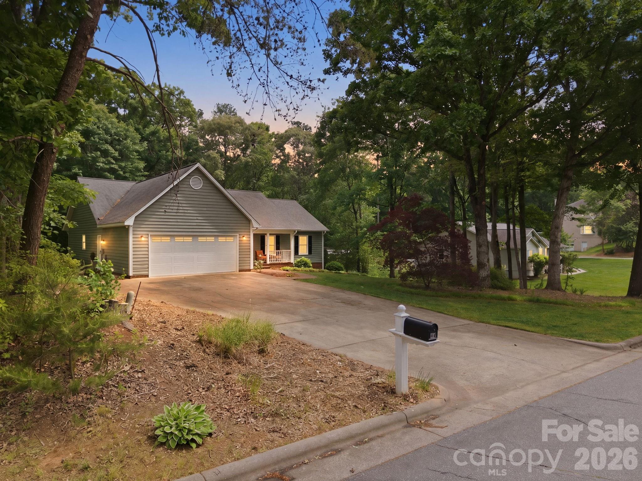 4804 Elmhurst Drive NE — Hickory