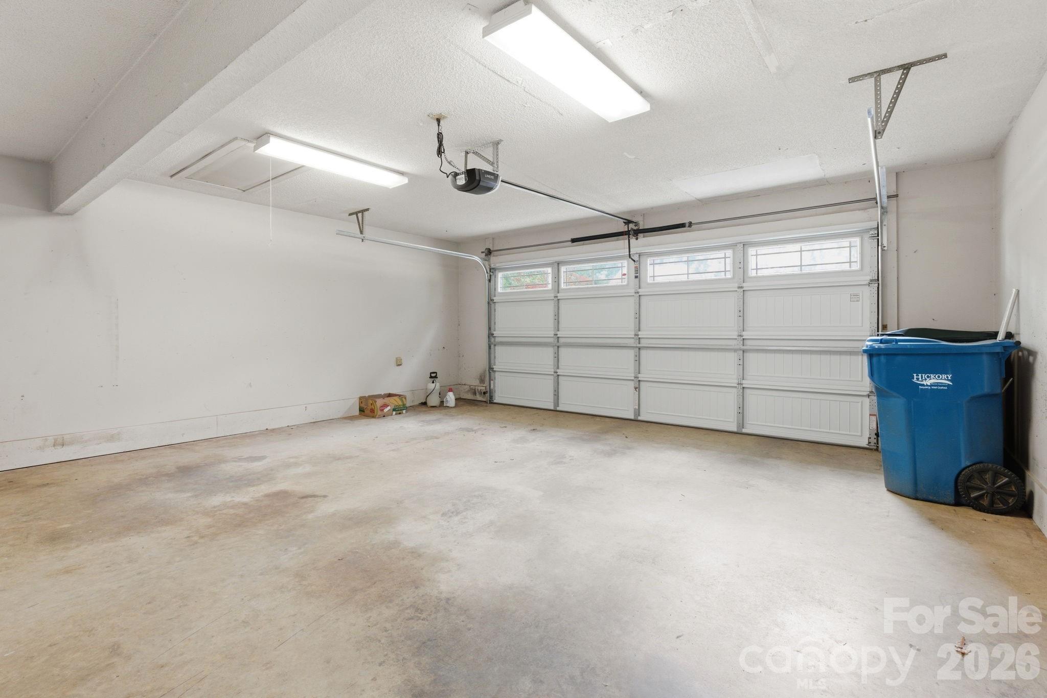 4804 Elmhurst Drive NE — Hickory