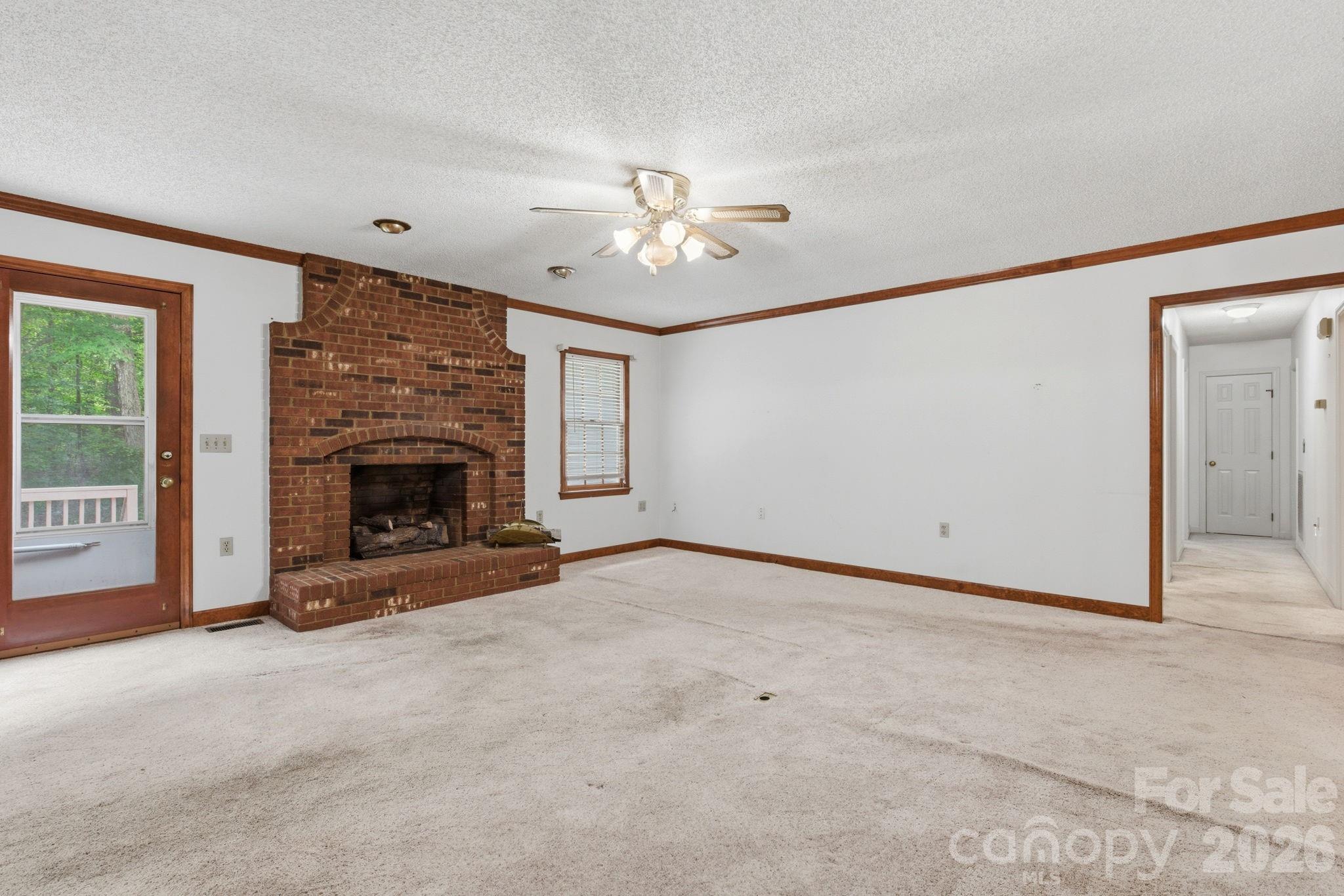 4804 Elmhurst Drive NE — Hickory