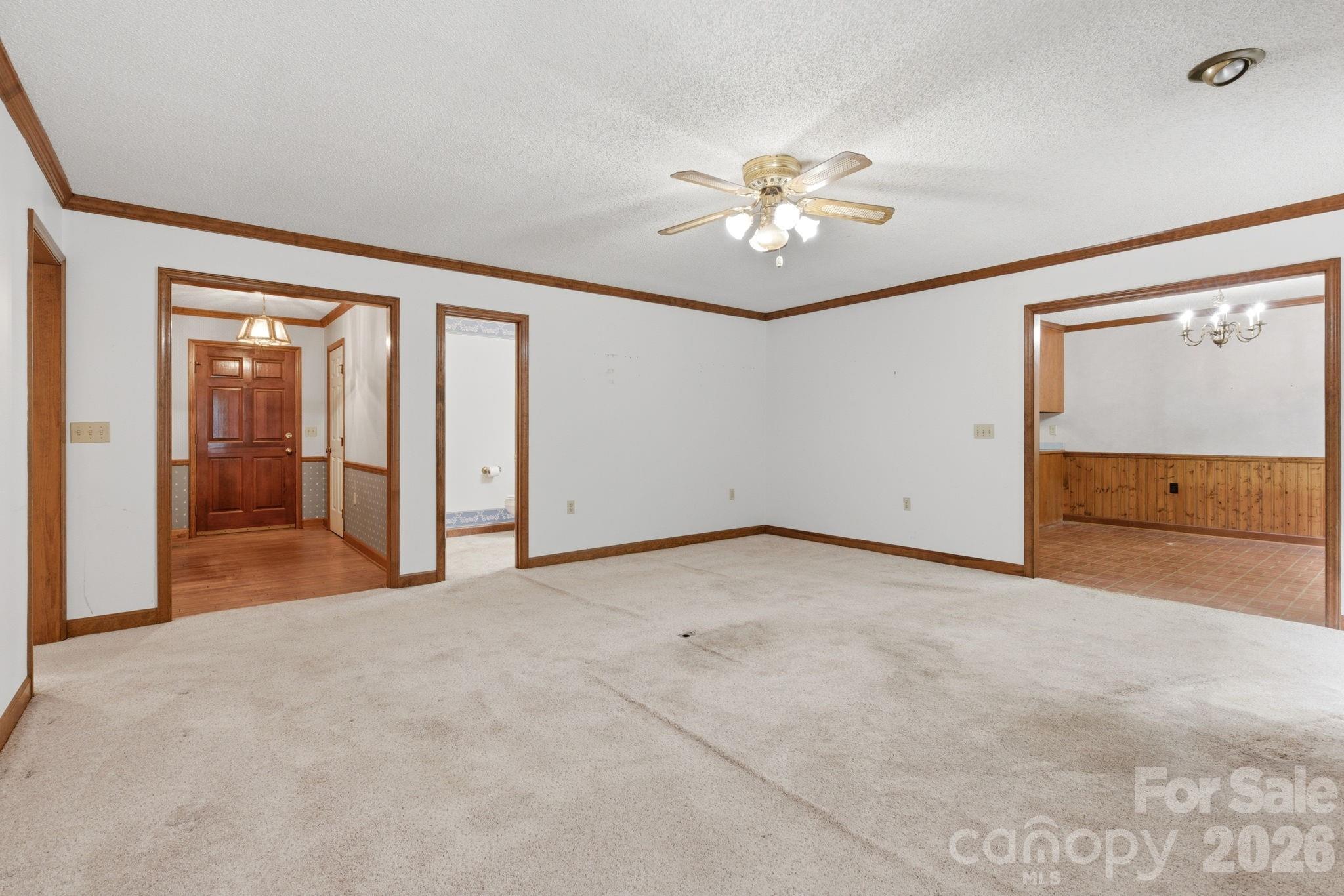 4804 Elmhurst Drive NE — Hickory