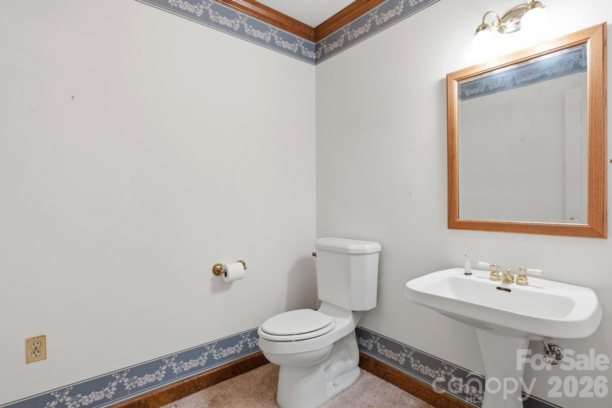 4804 Elmhurst Drive NE — Hickory