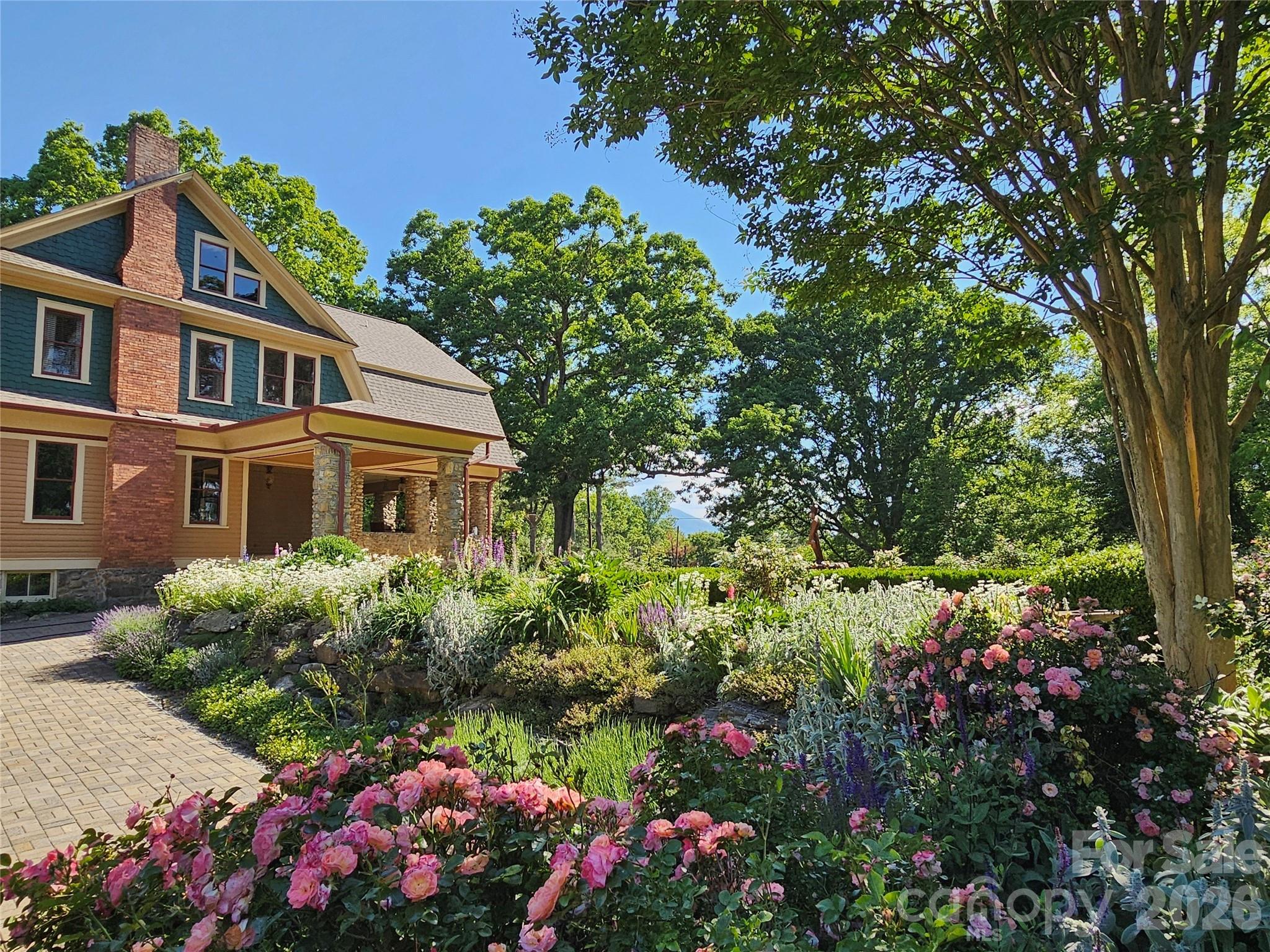 129 Woolsey Heights — Waynesville
