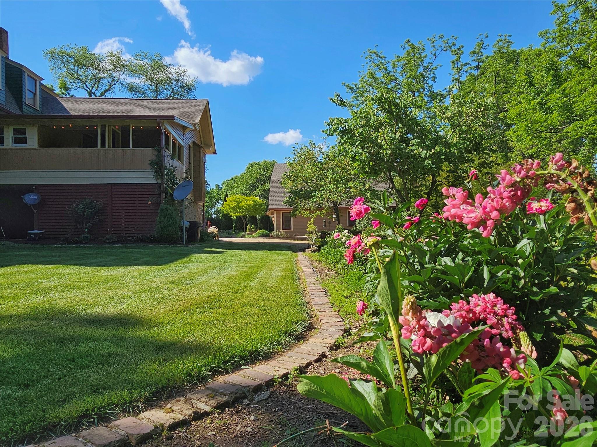 129 Woolsey Heights — Waynesville