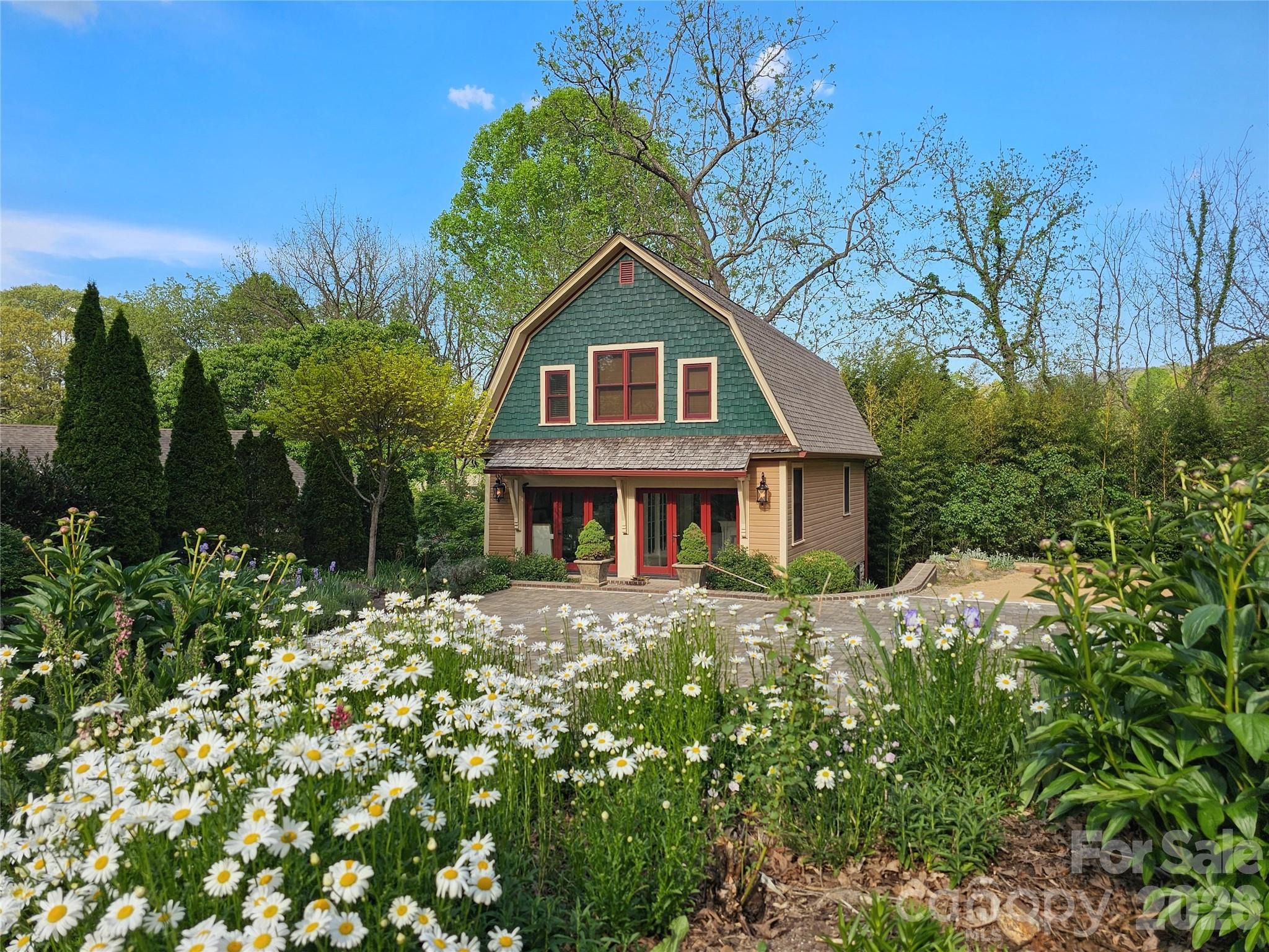 129 Woolsey Heights — Waynesville