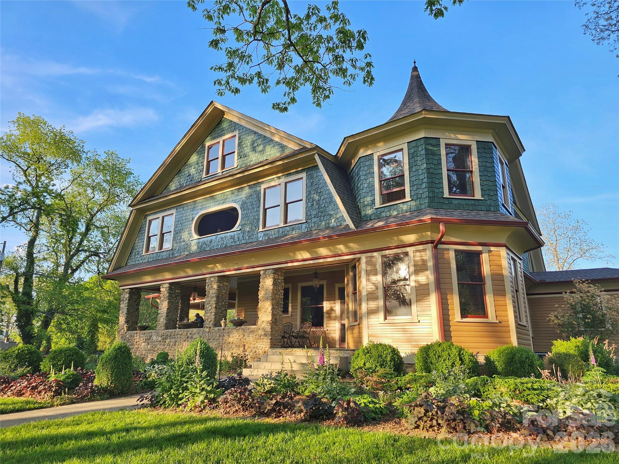 129 Woolsey Heights — Waynesville