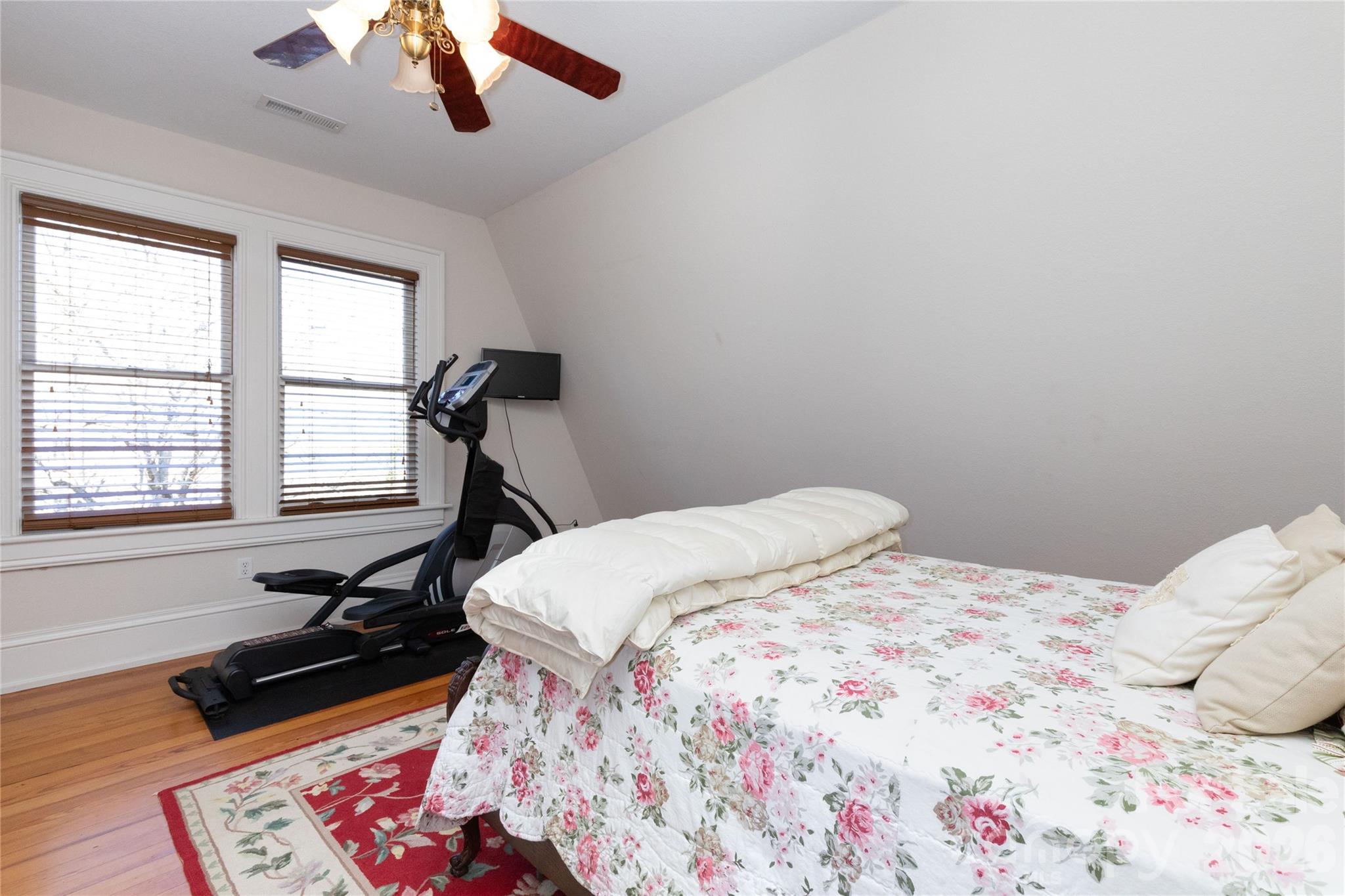 129 Woolsey Heights — Waynesville