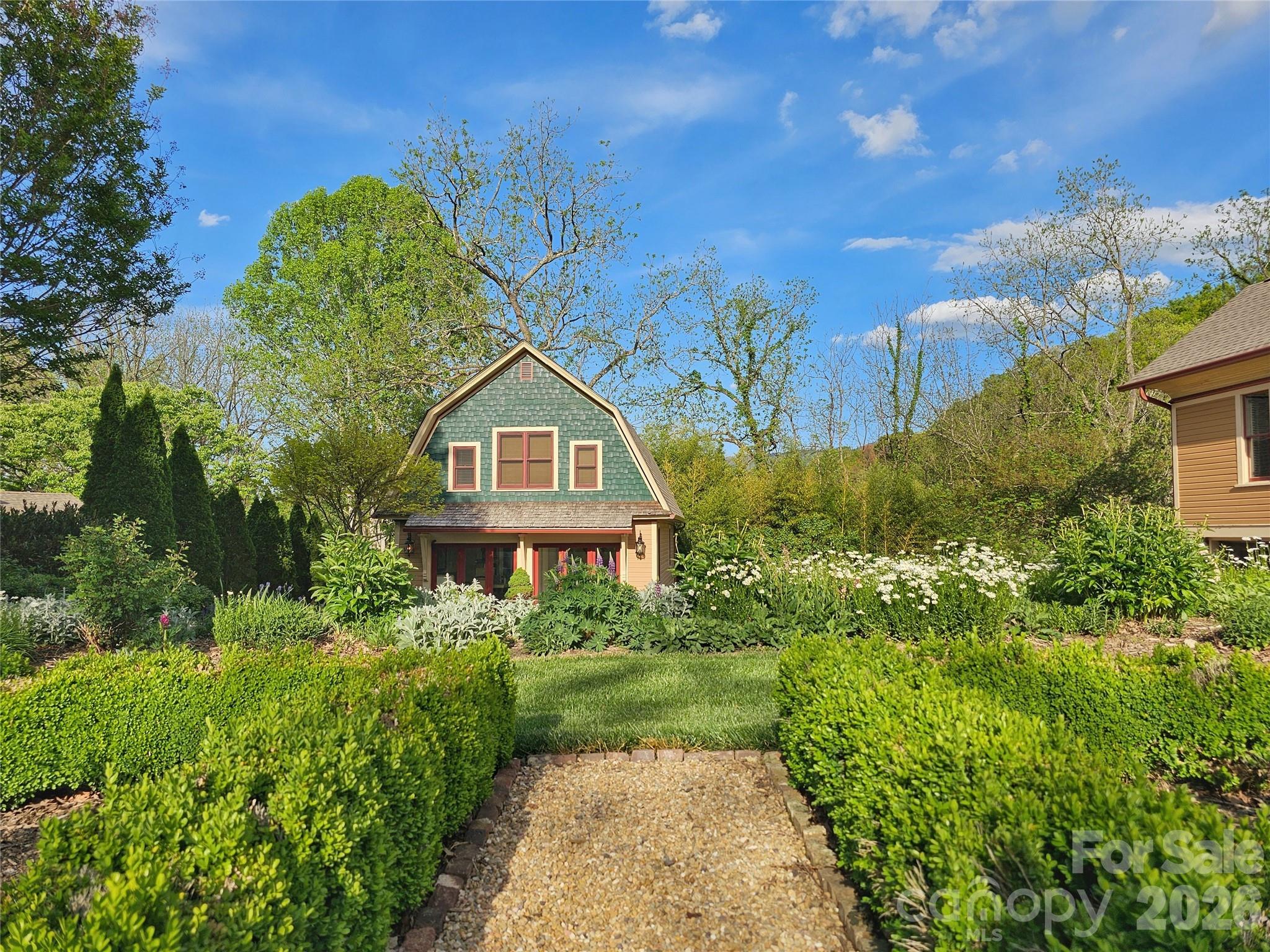 129 Woolsey Heights — Waynesville