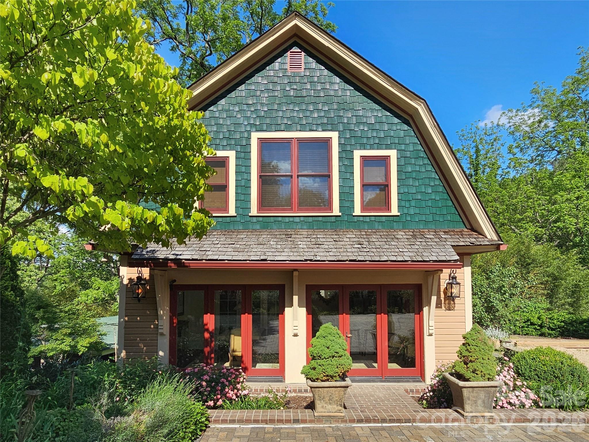 129 Woolsey Heights — Waynesville