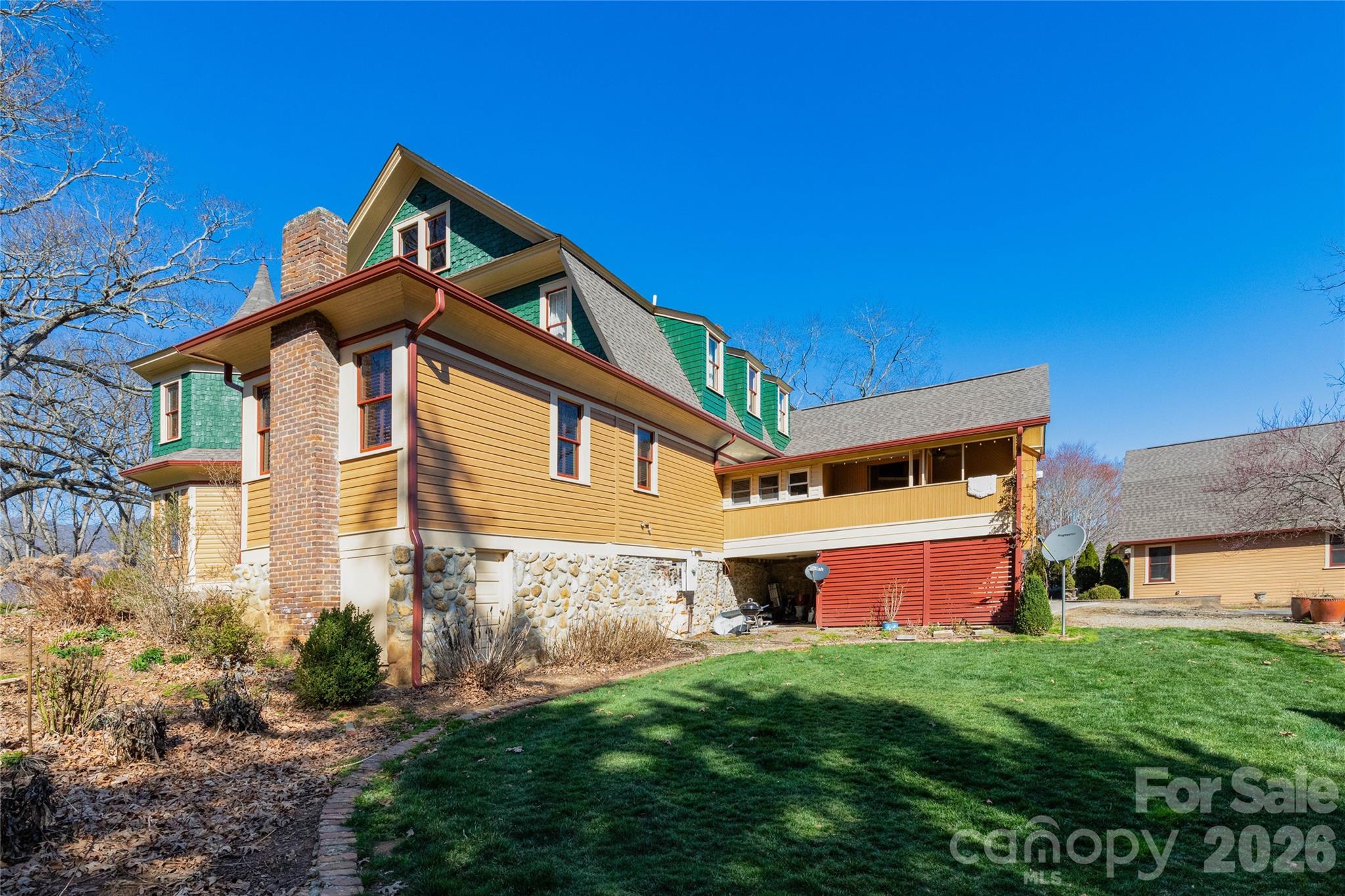 129 Woolsey Heights — Waynesville