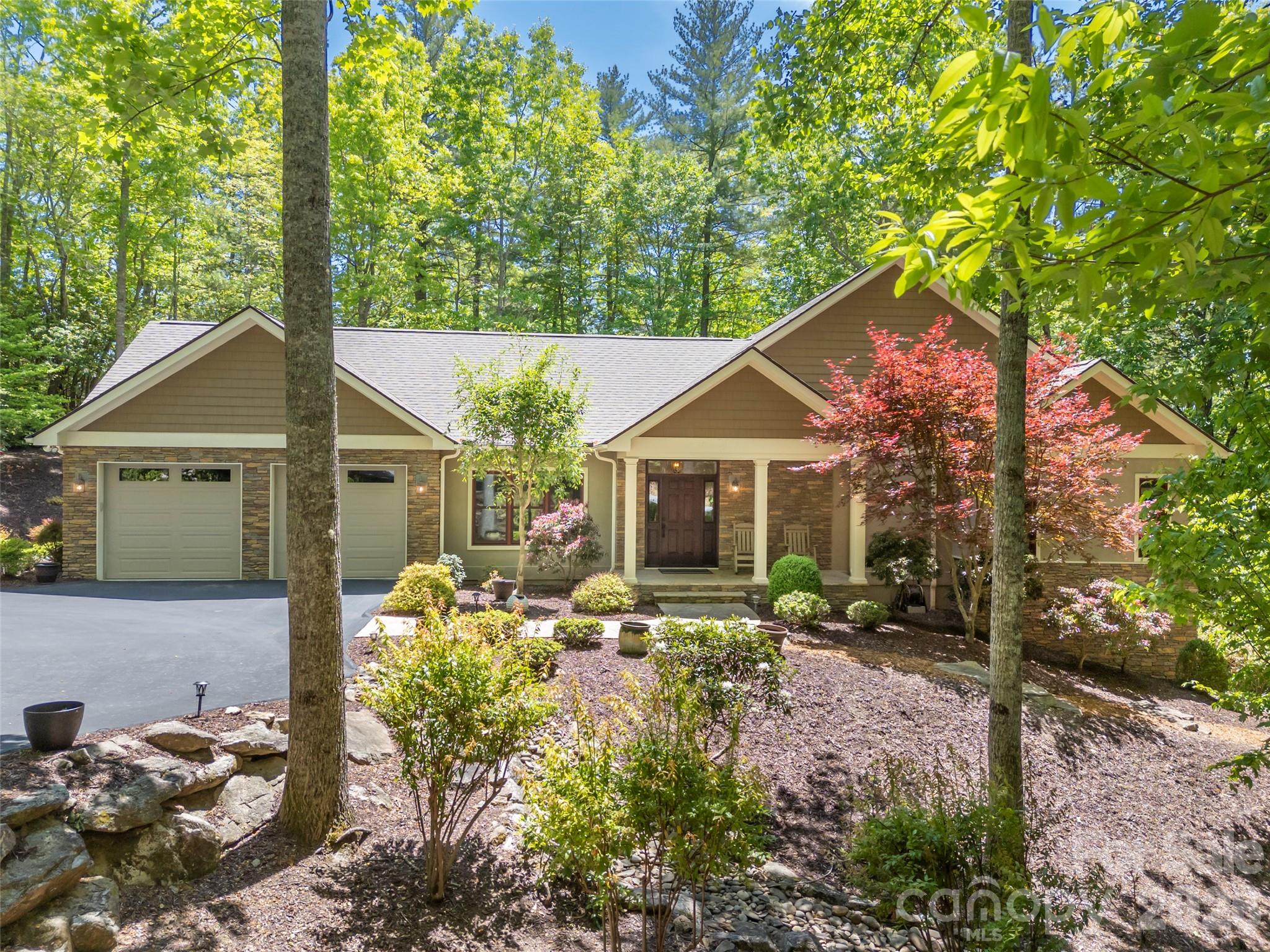 100 Falls Summit Road — Hendersonville