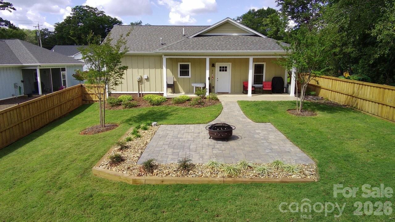 162 Red Oak Drive — Forest City